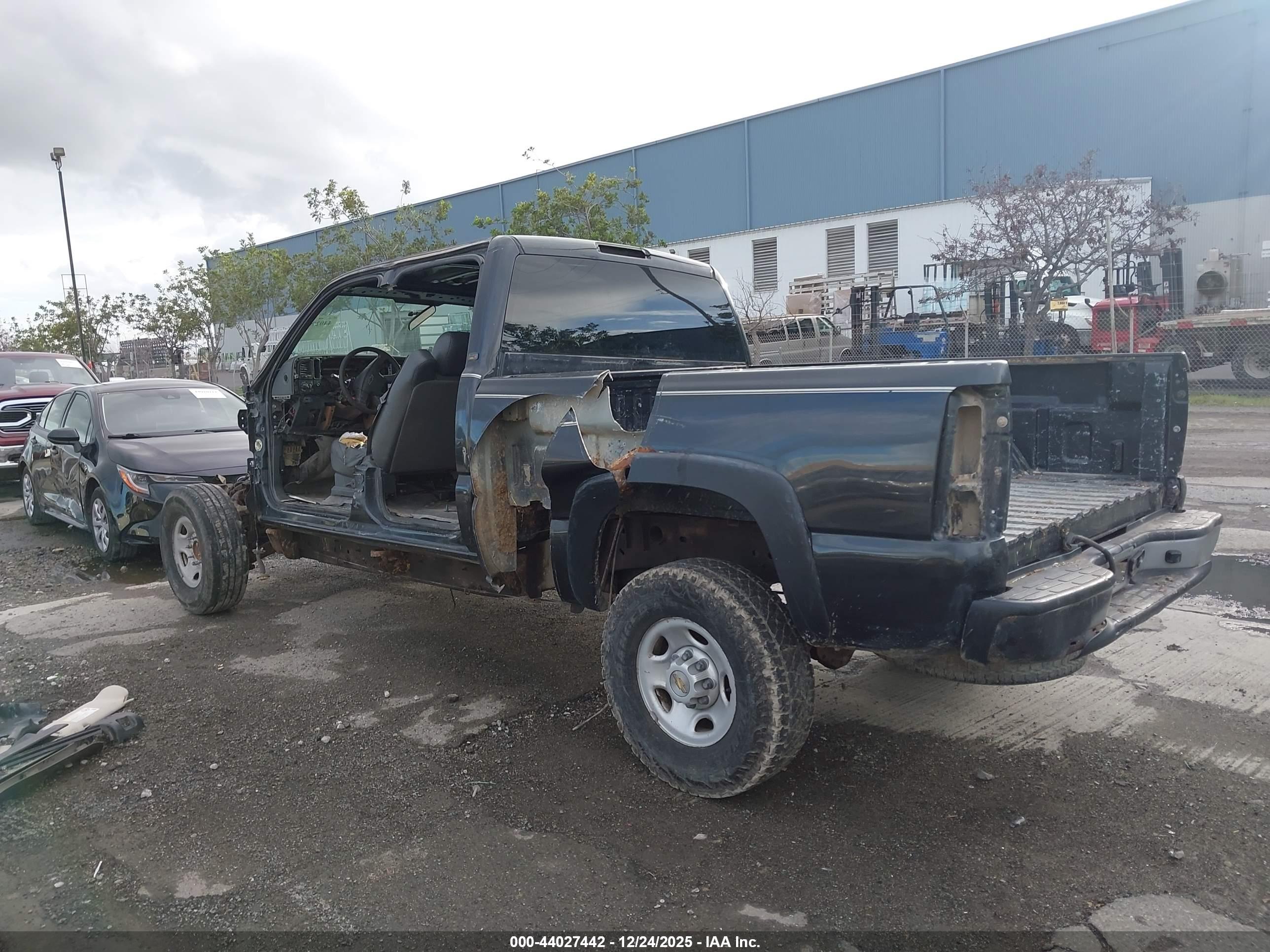 CHEVROLET SILVERADO image 3