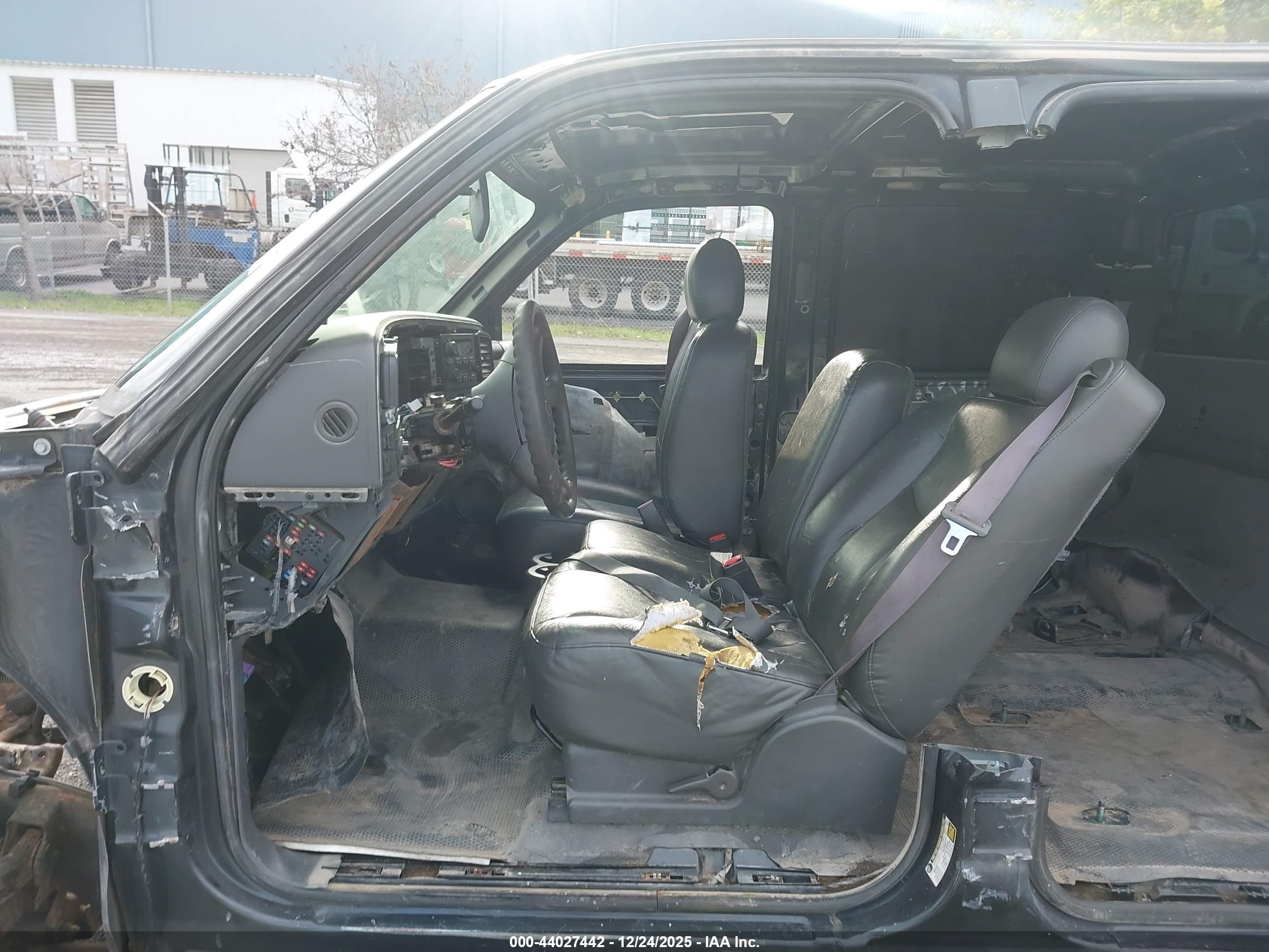 CHEVROLET SILVERADO image 5