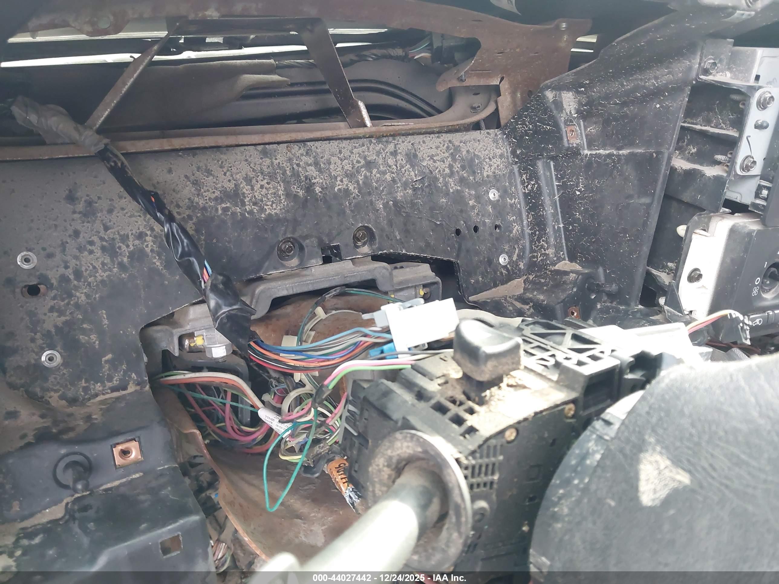 CHEVROLET SILVERADO image 7