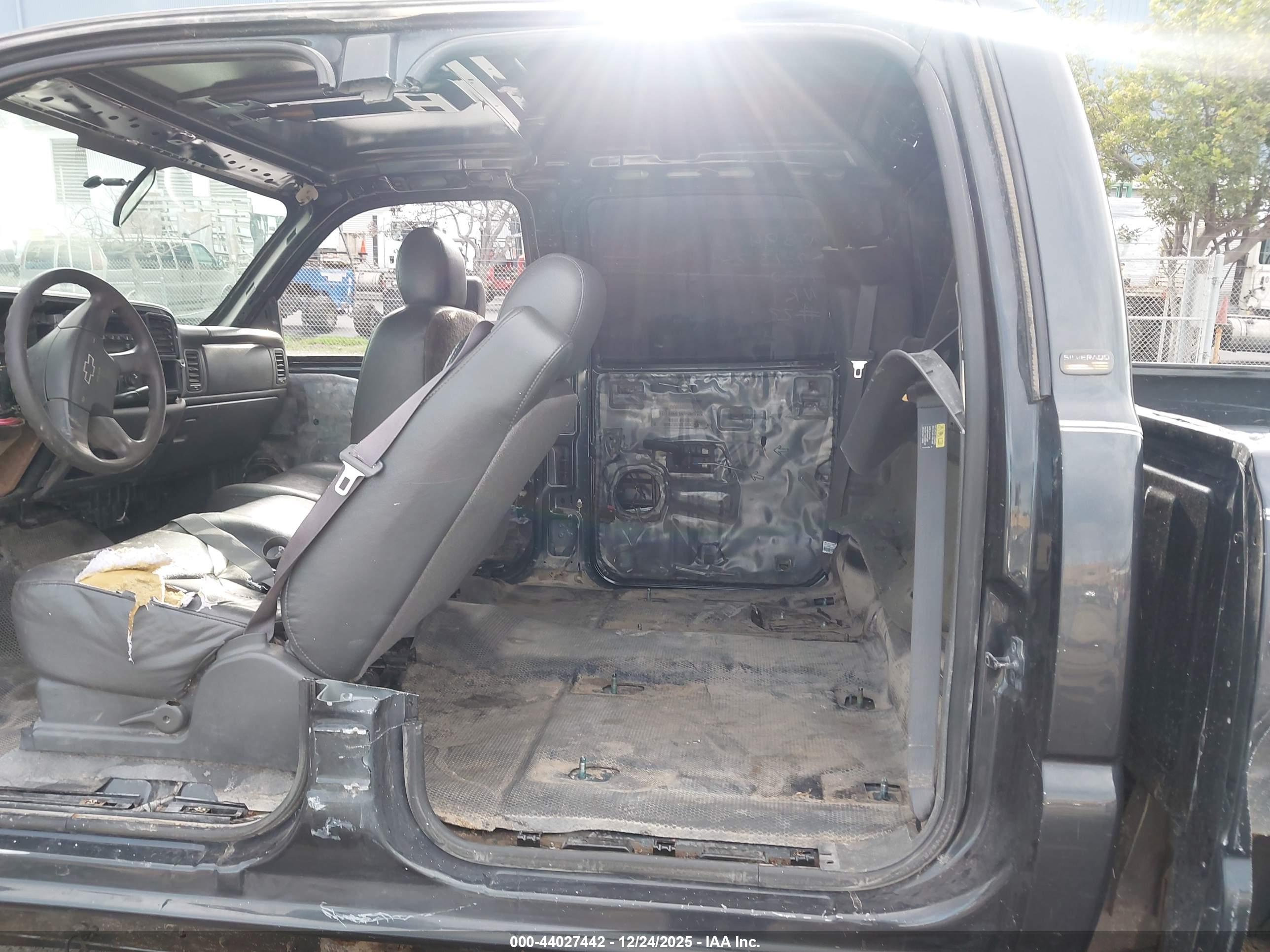 CHEVROLET SILVERADO image 8