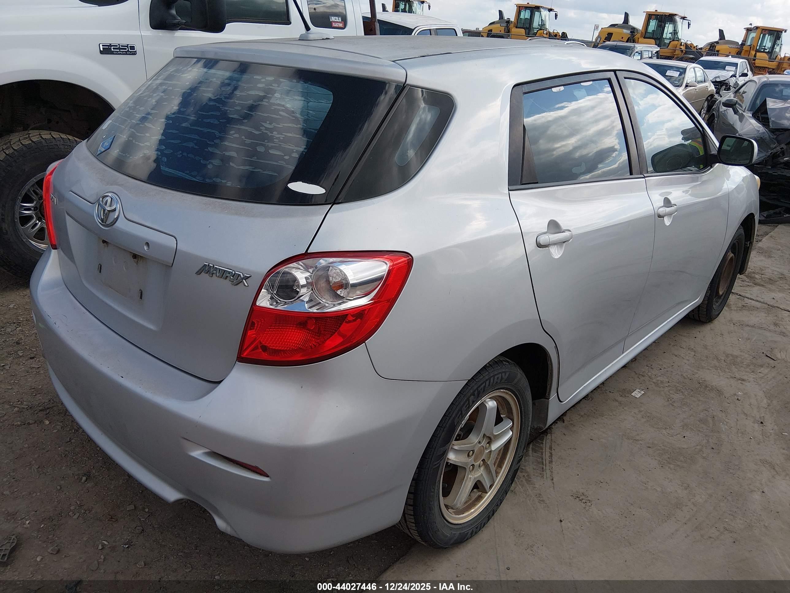 TOYOTA MATRIX image 4