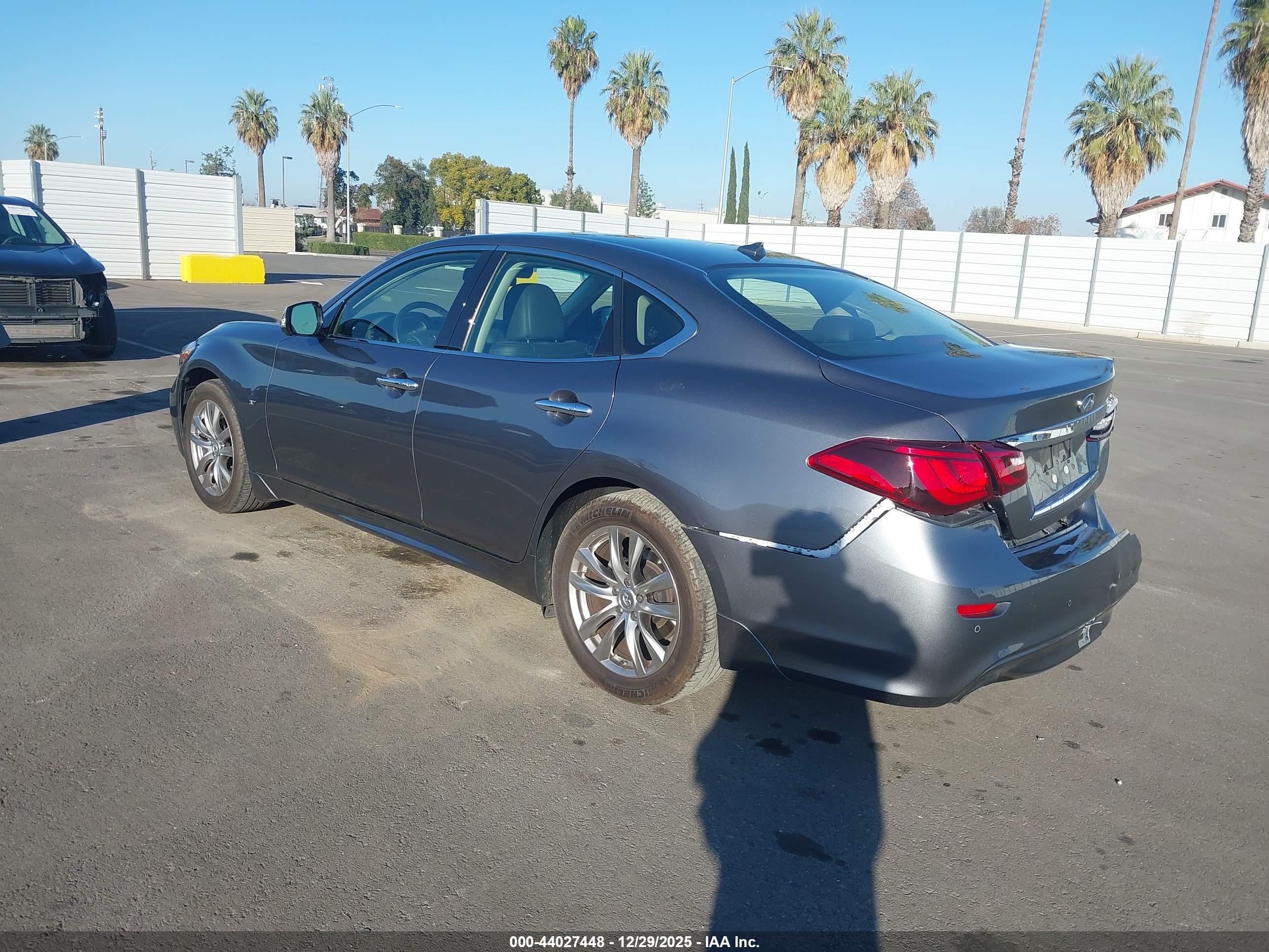 INFINITI Q70 image 3