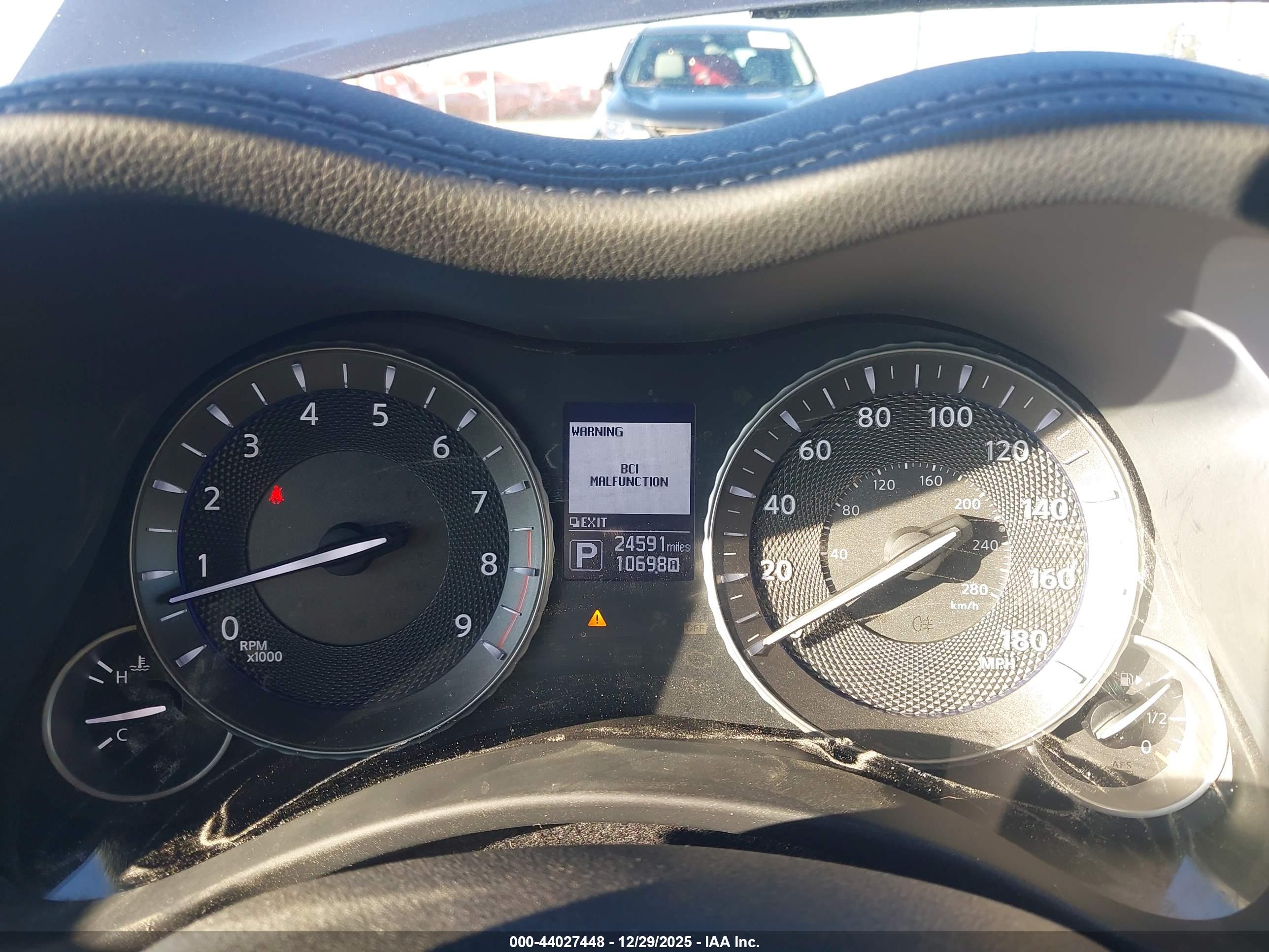 INFINITI Q70 image 7