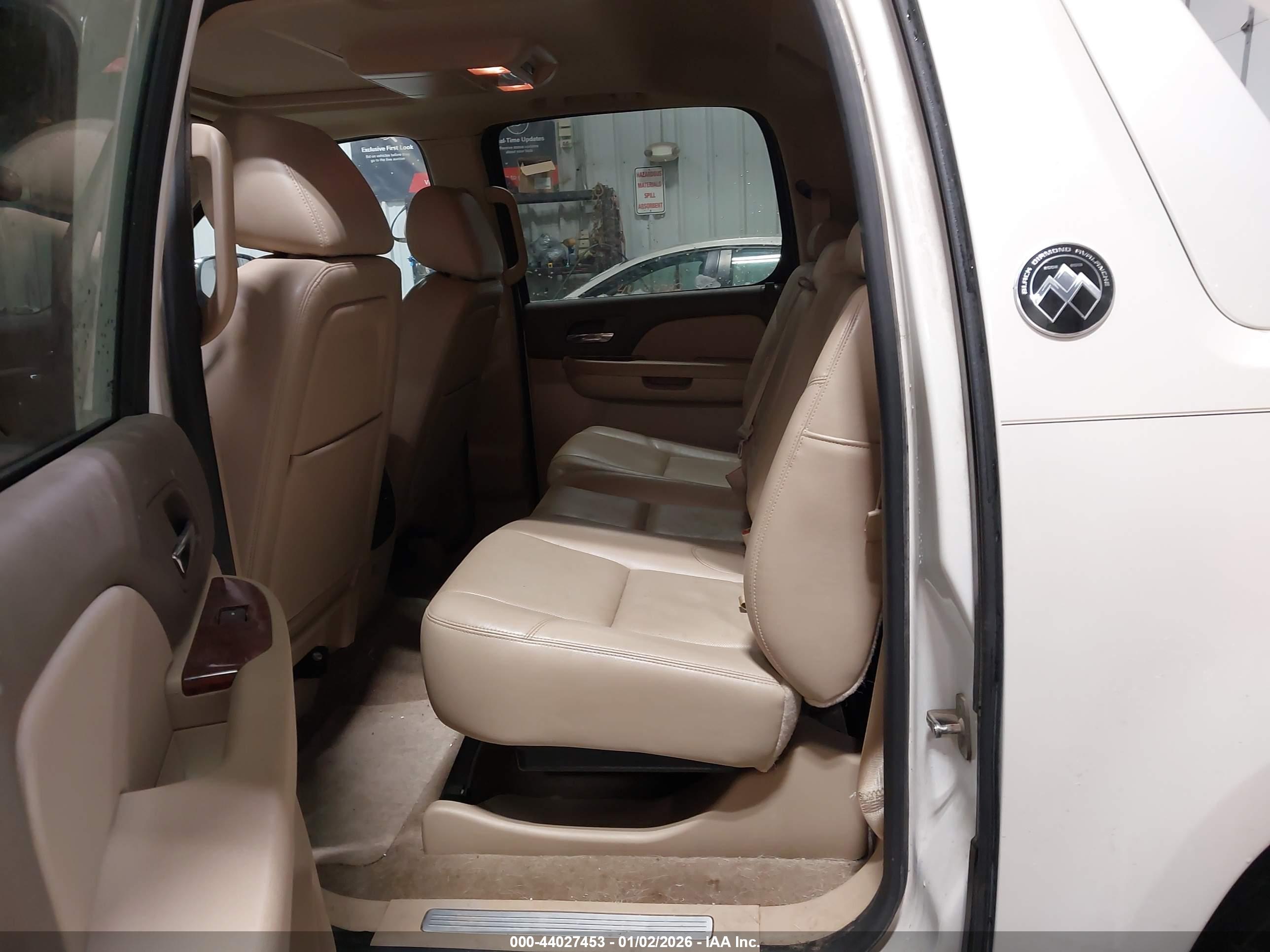 CHEVROLET AVALANCHE image 8
