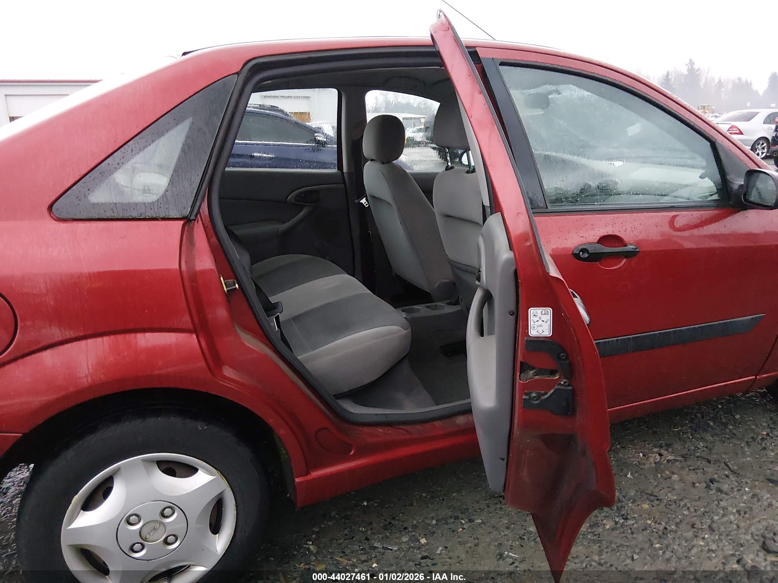 FORD FOCUS image 8