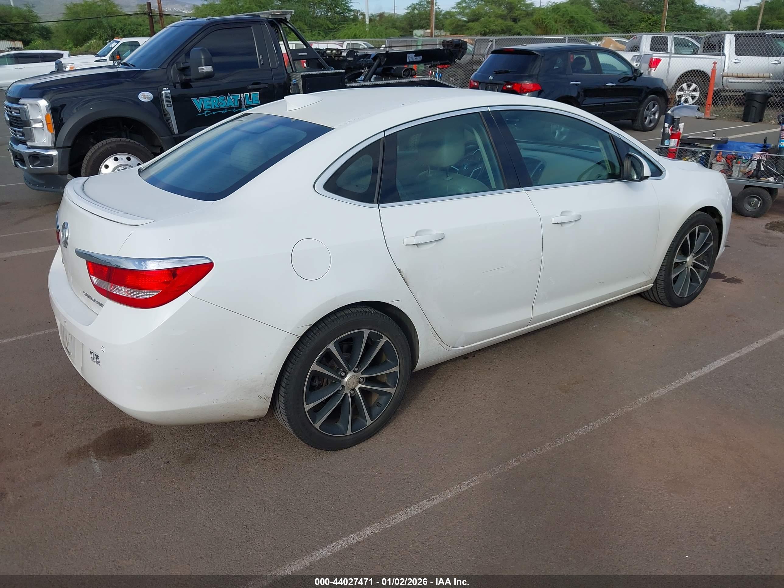 BUICK VERANO image 4