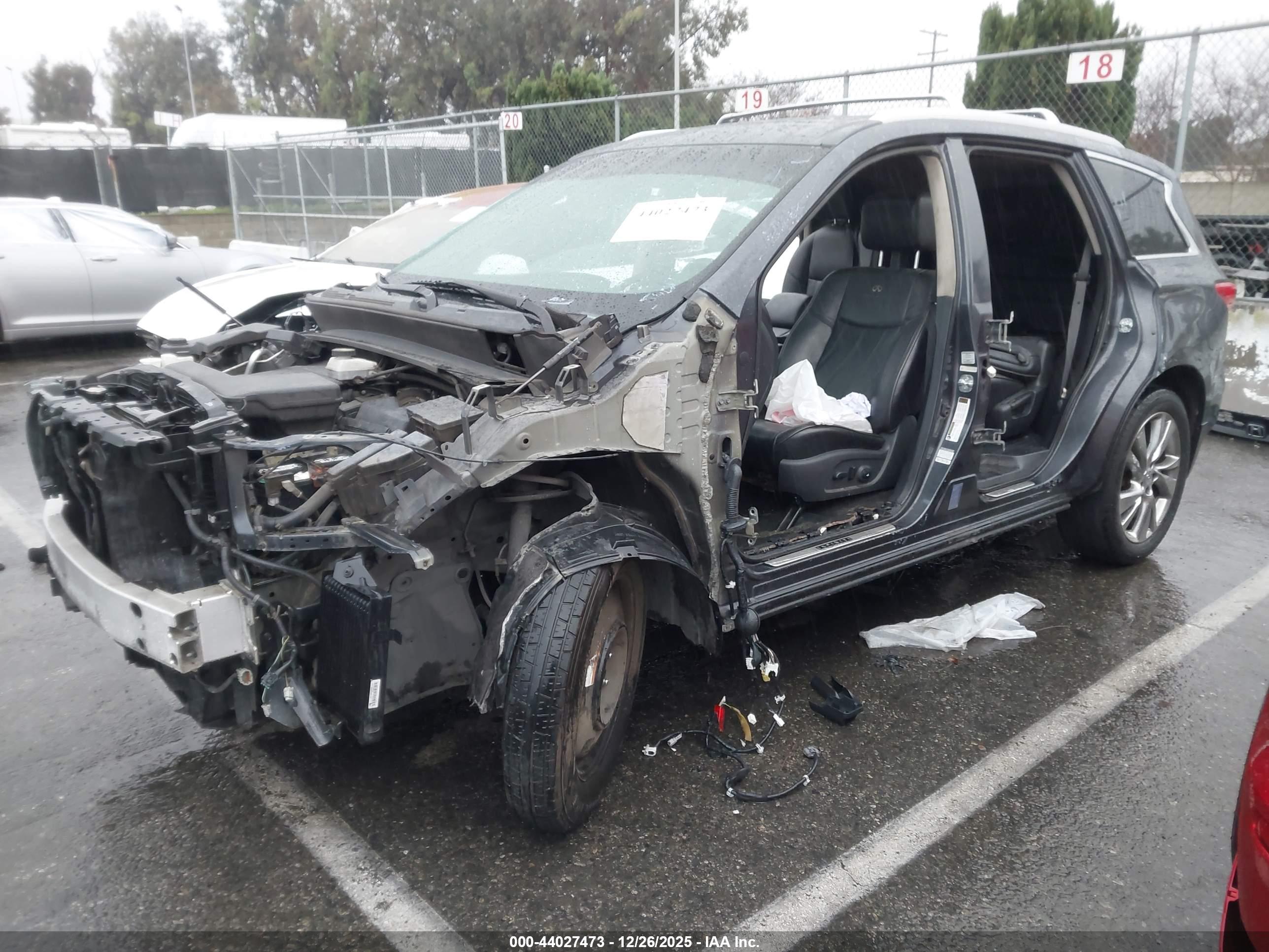 INFINITI JX35 image 2