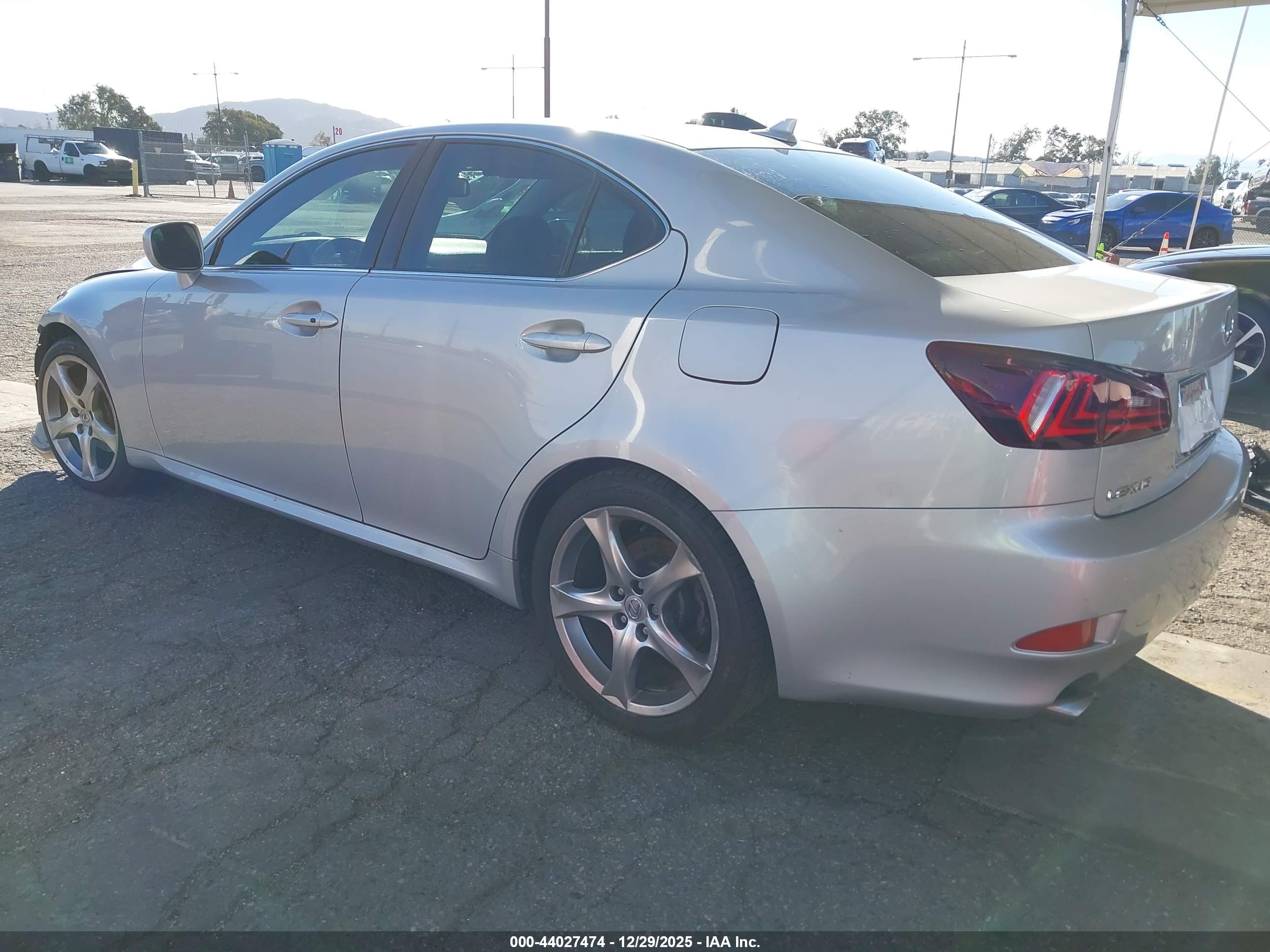 LEXUS IS image 3