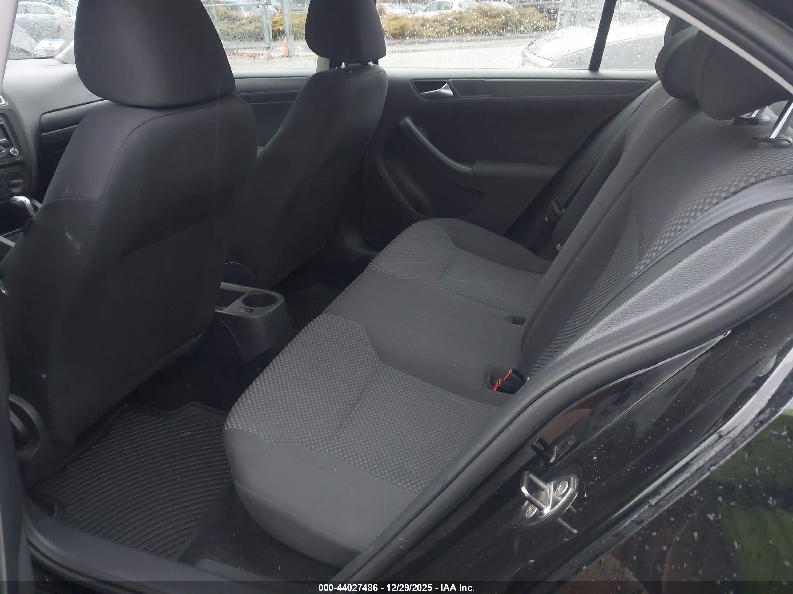 VOLKSWAGEN JETTA image 8