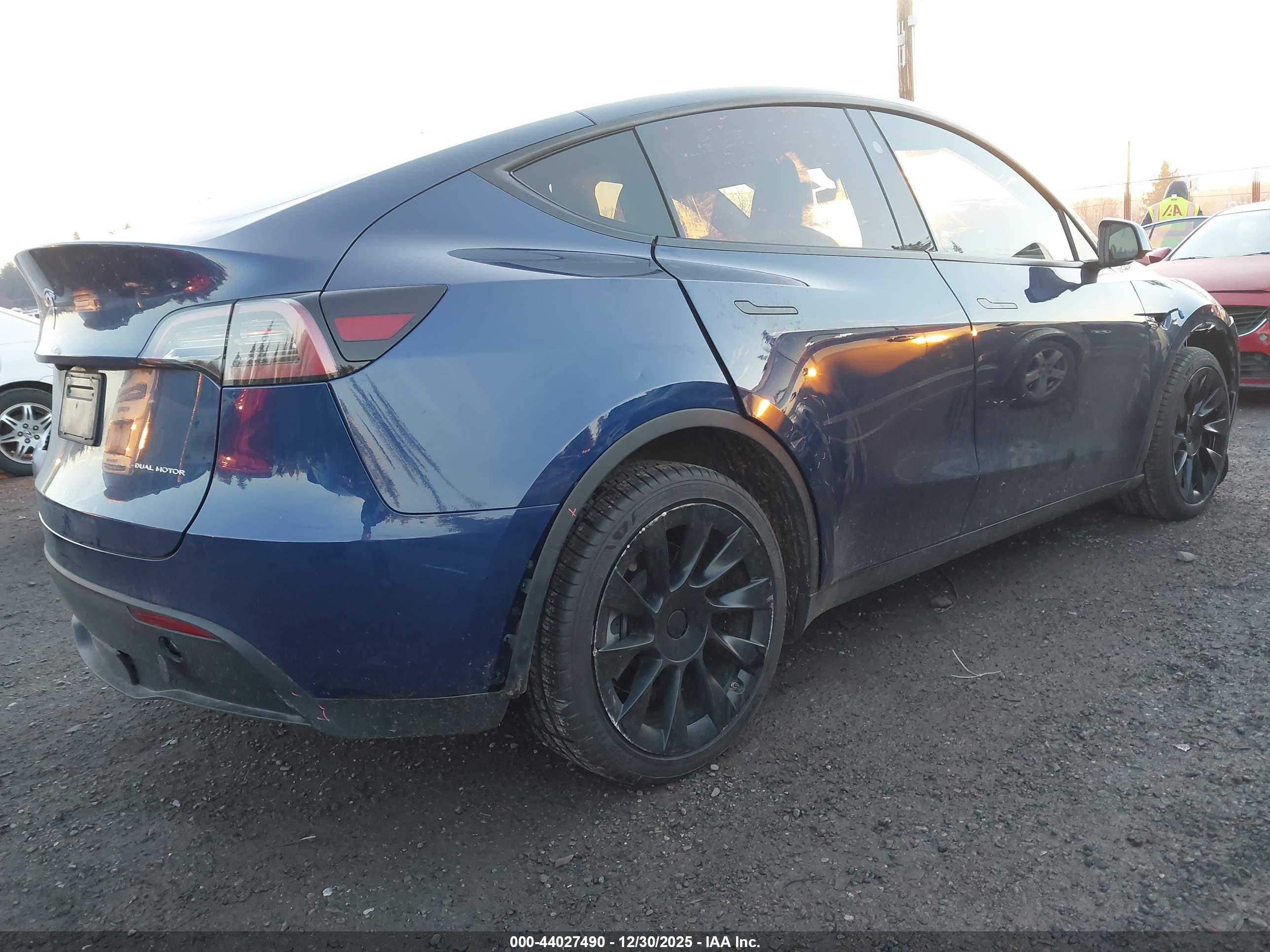 TESLA MODEL image 4