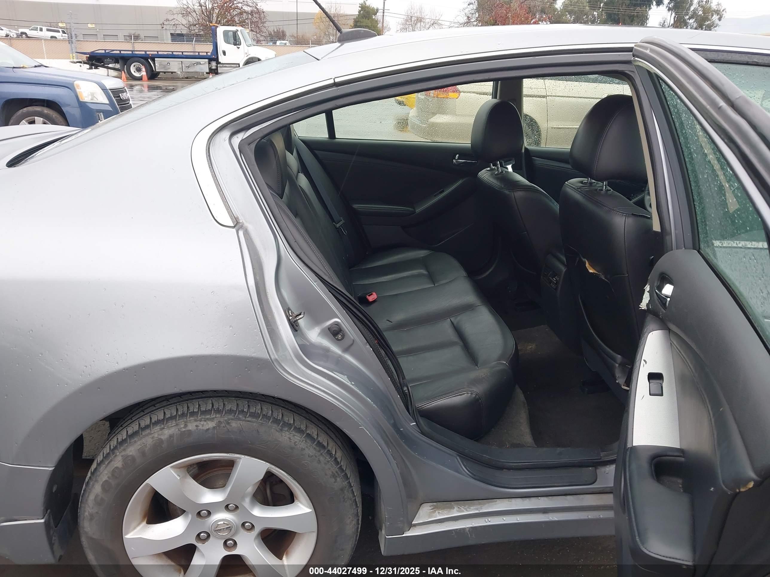 NISSAN ALTIMA image 8
