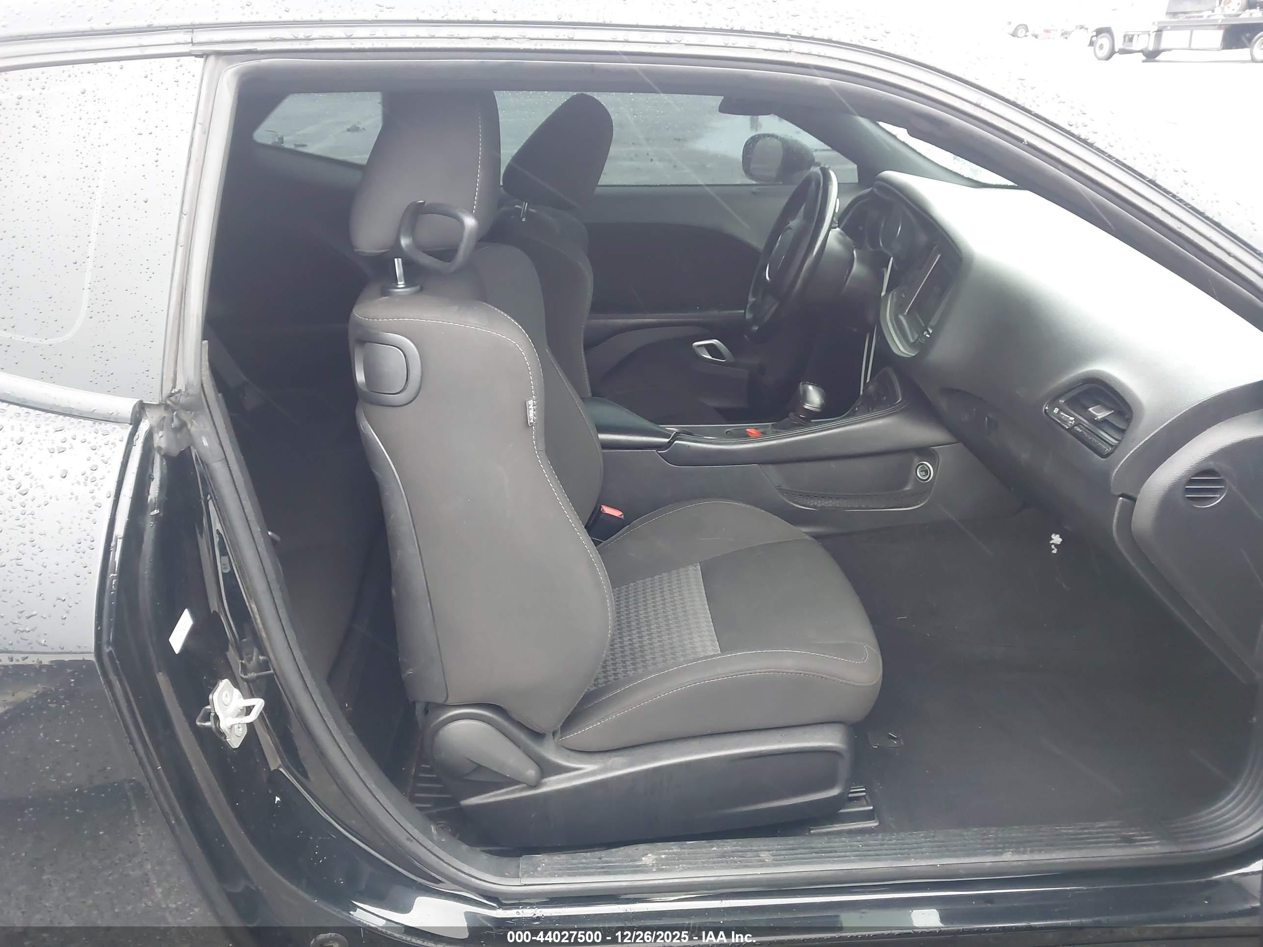 DODGE CHALLENGER image 5