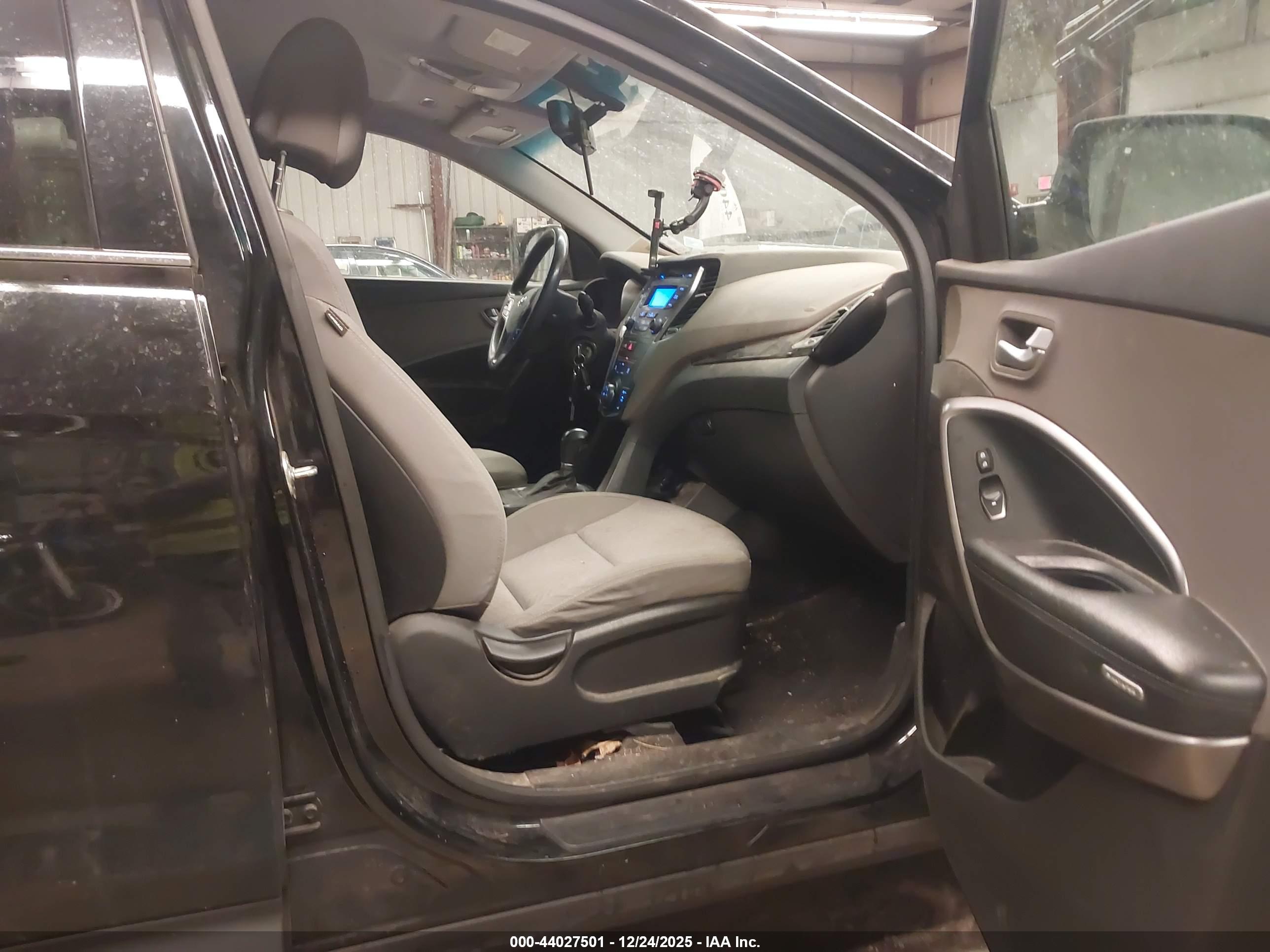 HYUNDAI SANTA image 5