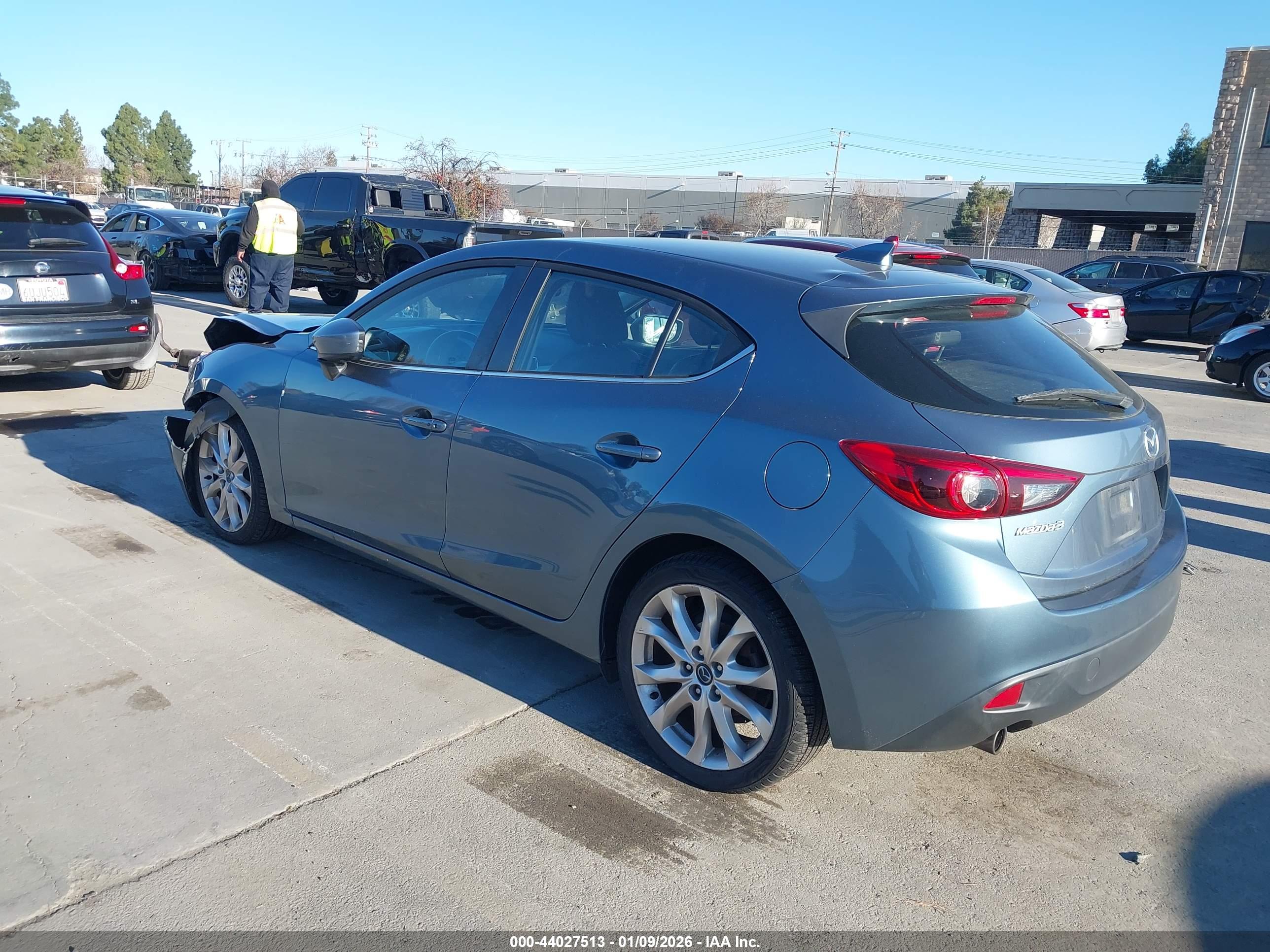 MAZDA MAZDA3 image 3