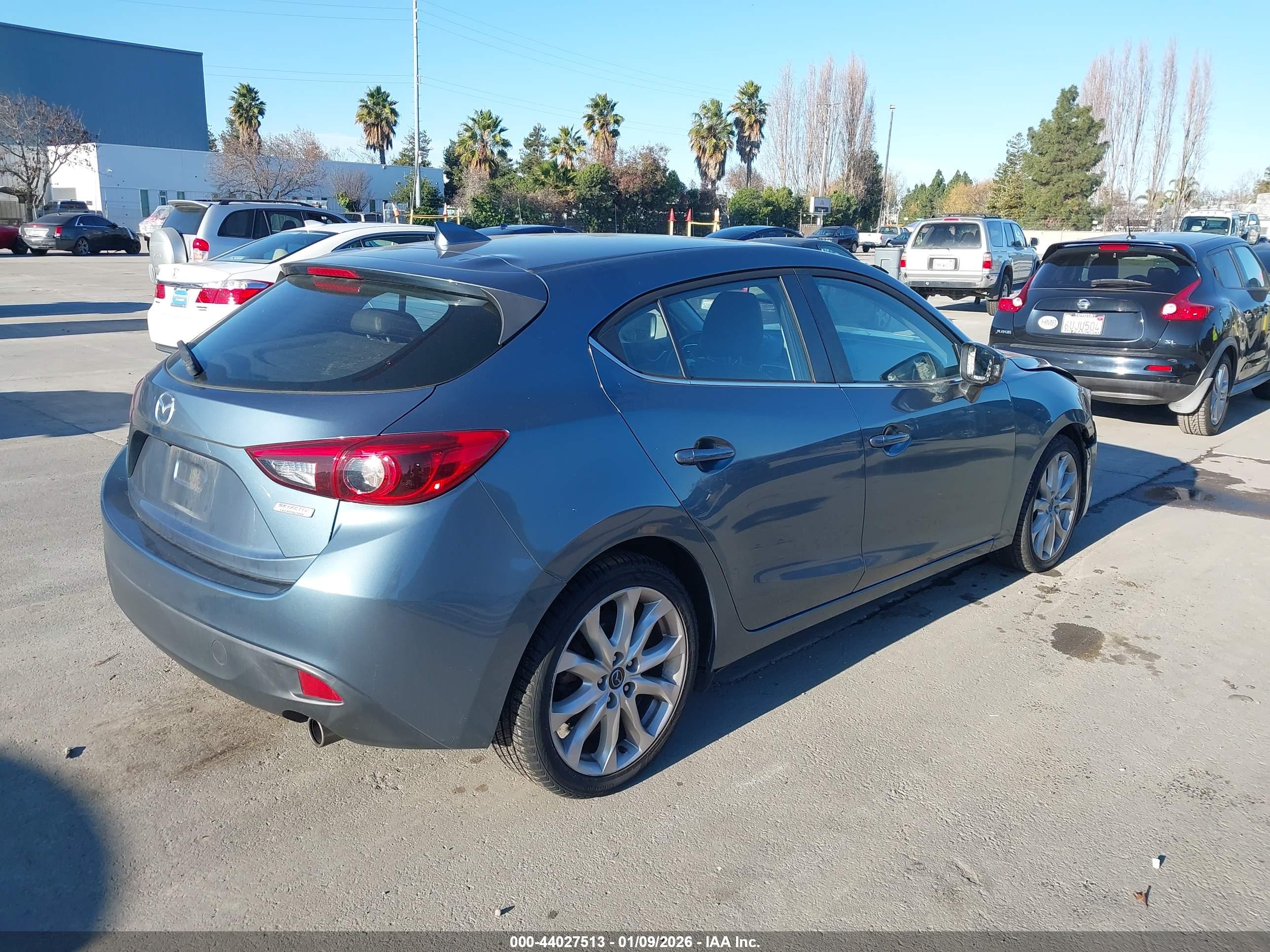 MAZDA MAZDA3 image 4