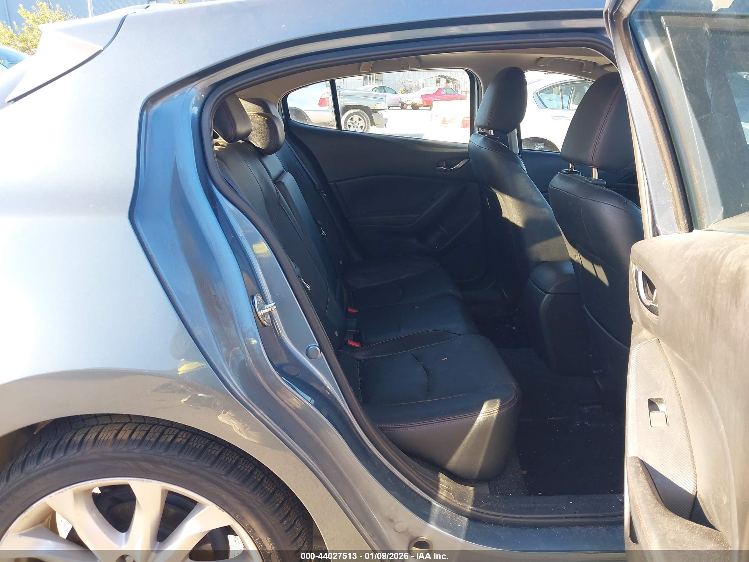 MAZDA MAZDA3 image 8