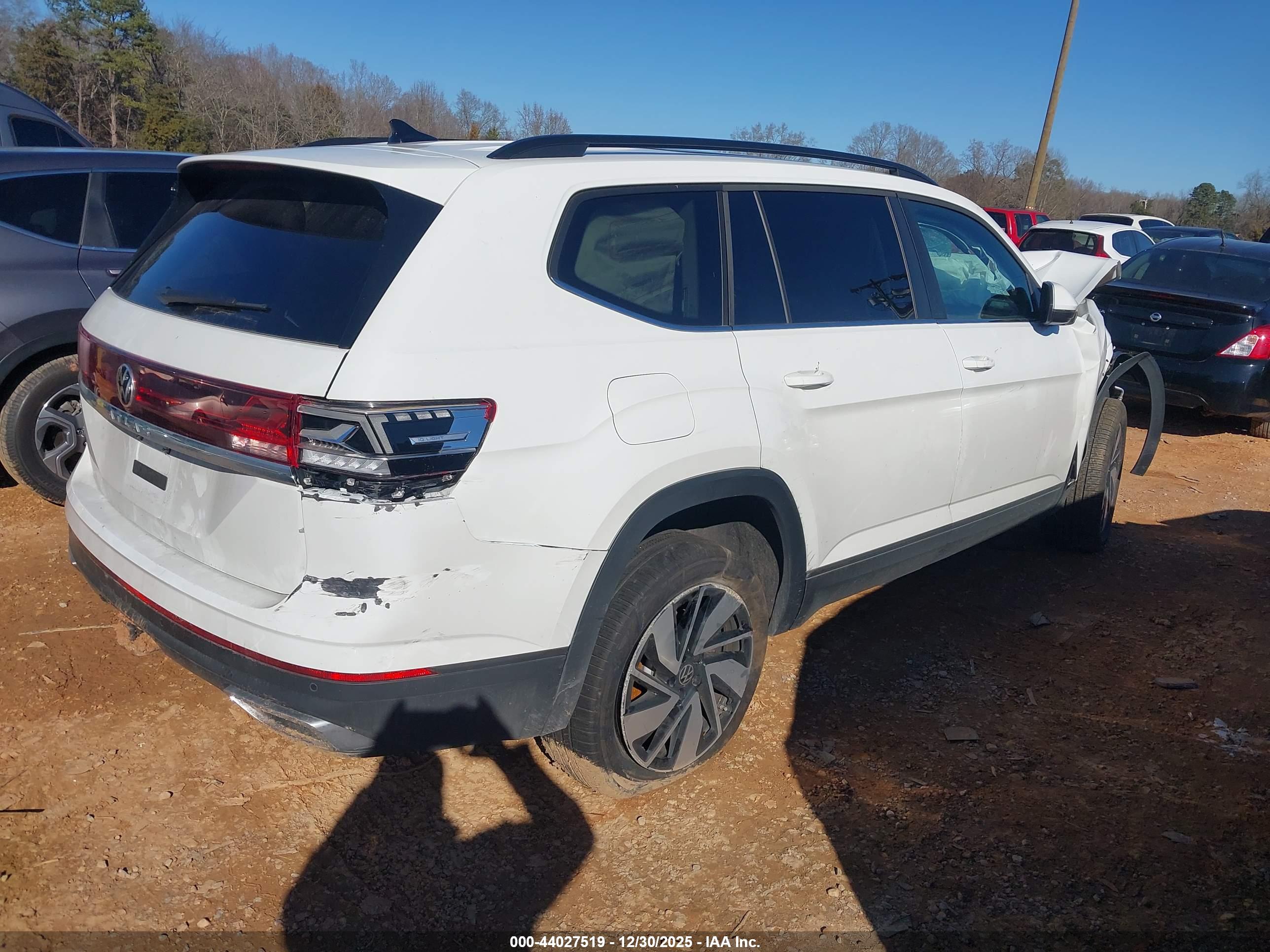 VOLKSWAGEN ATLAS image 4