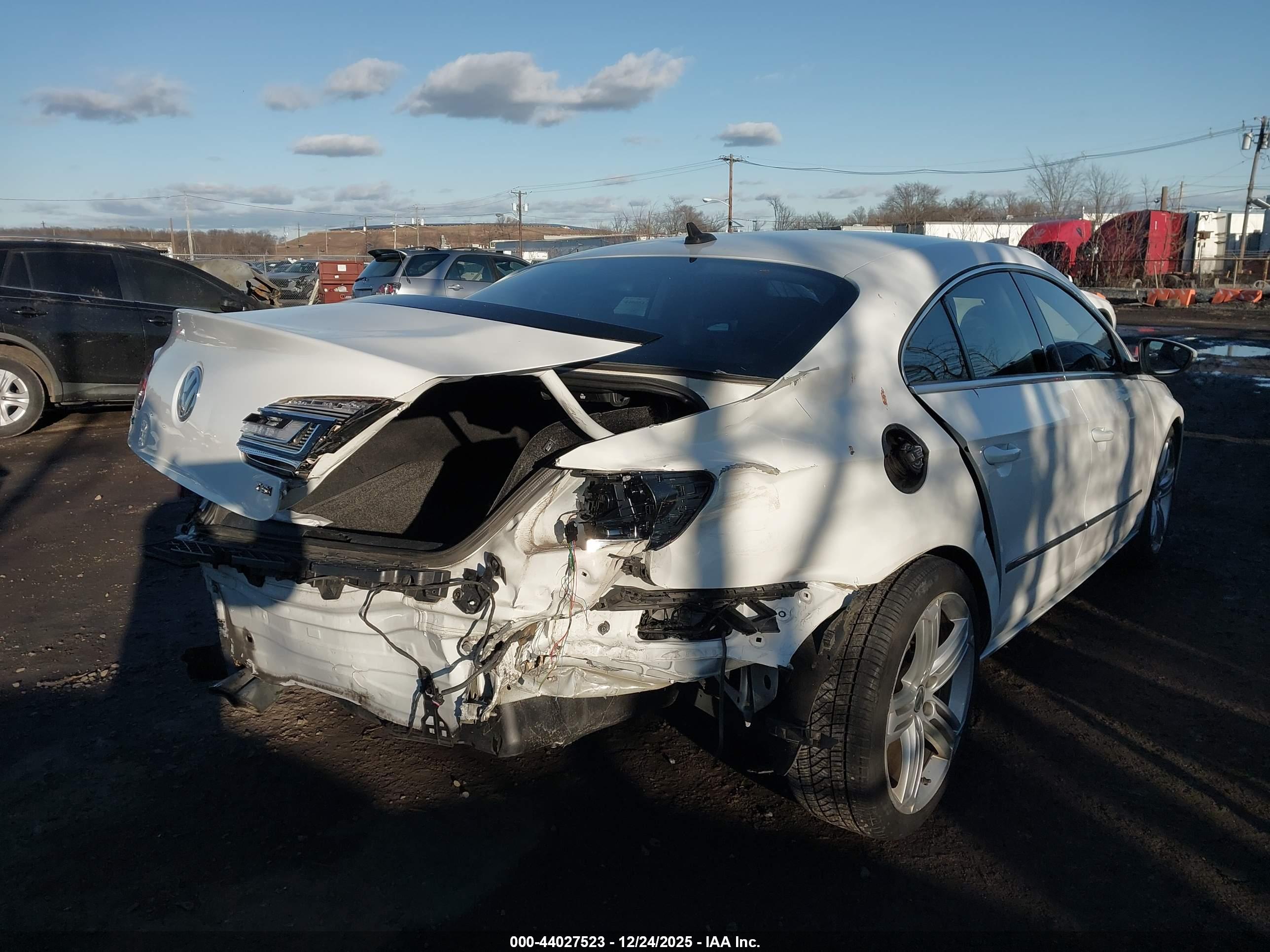 VOLKSWAGEN CC image 6