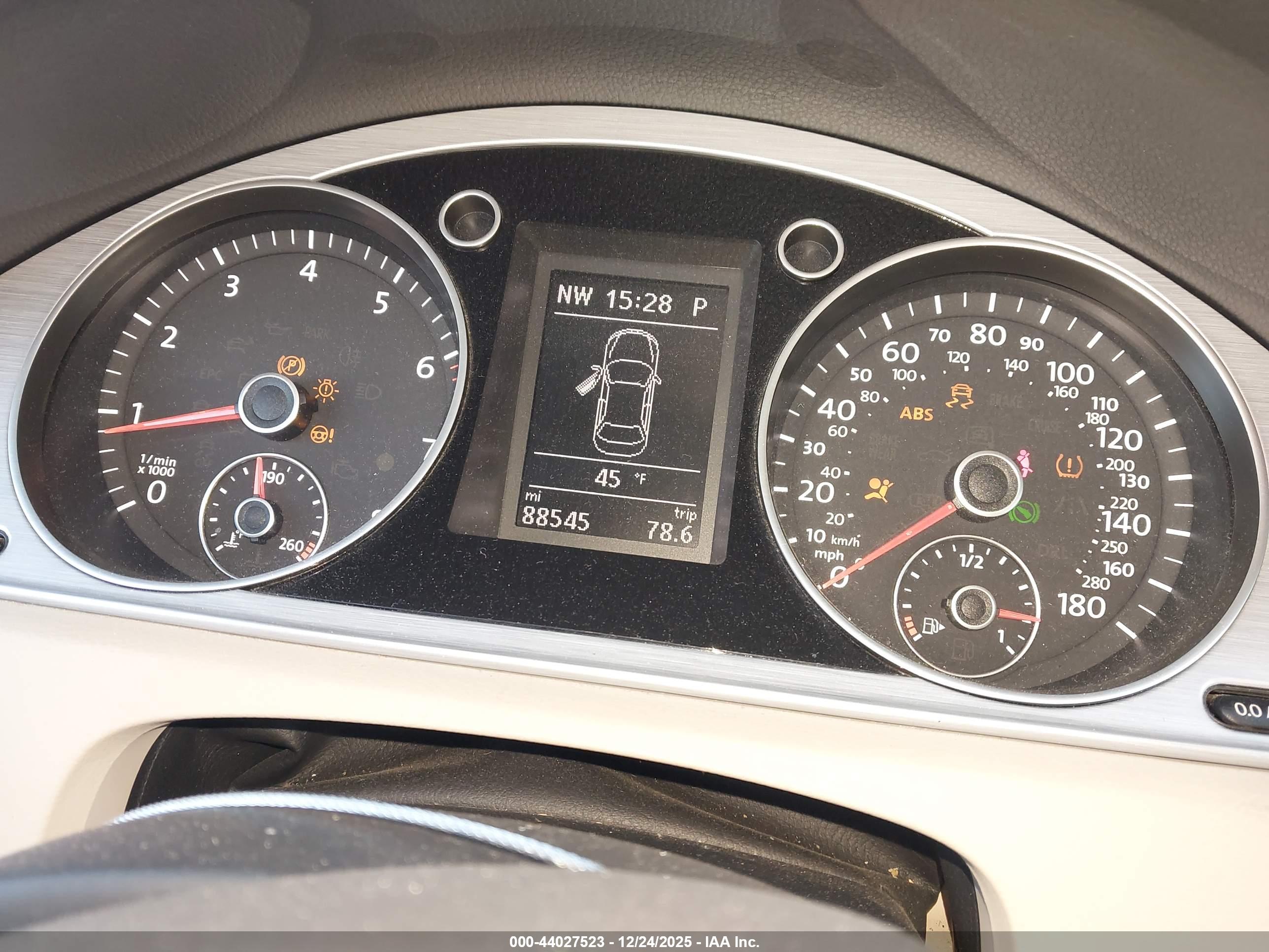VOLKSWAGEN CC image 7