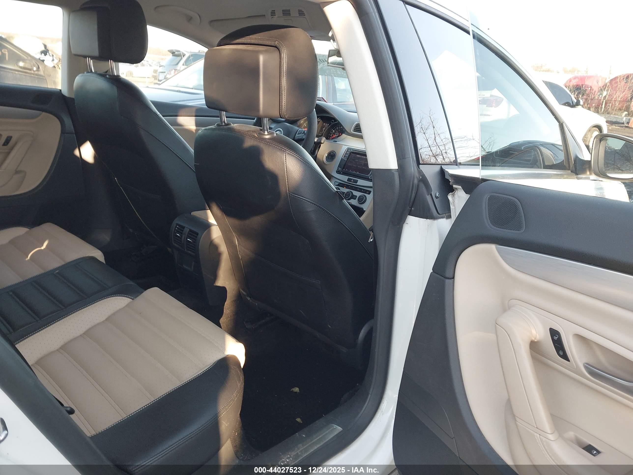 VOLKSWAGEN CC image 8