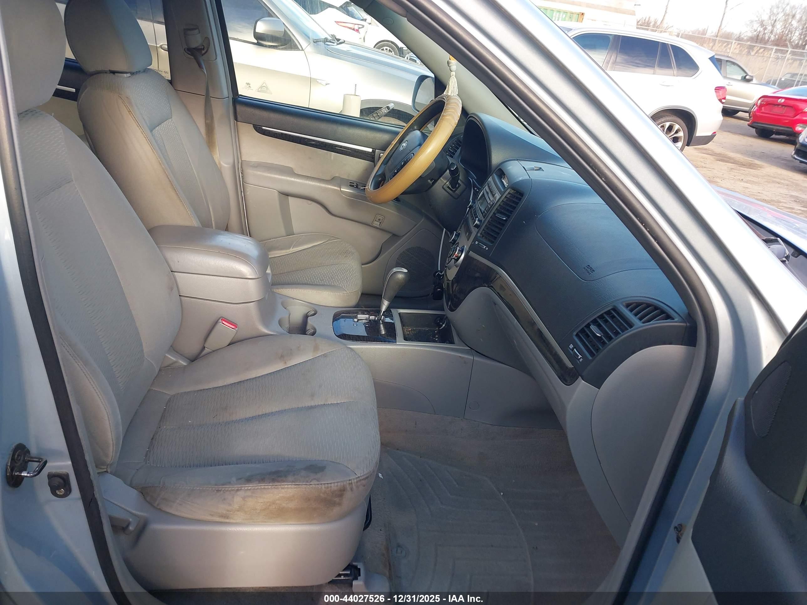 HYUNDAI SANTA image 5