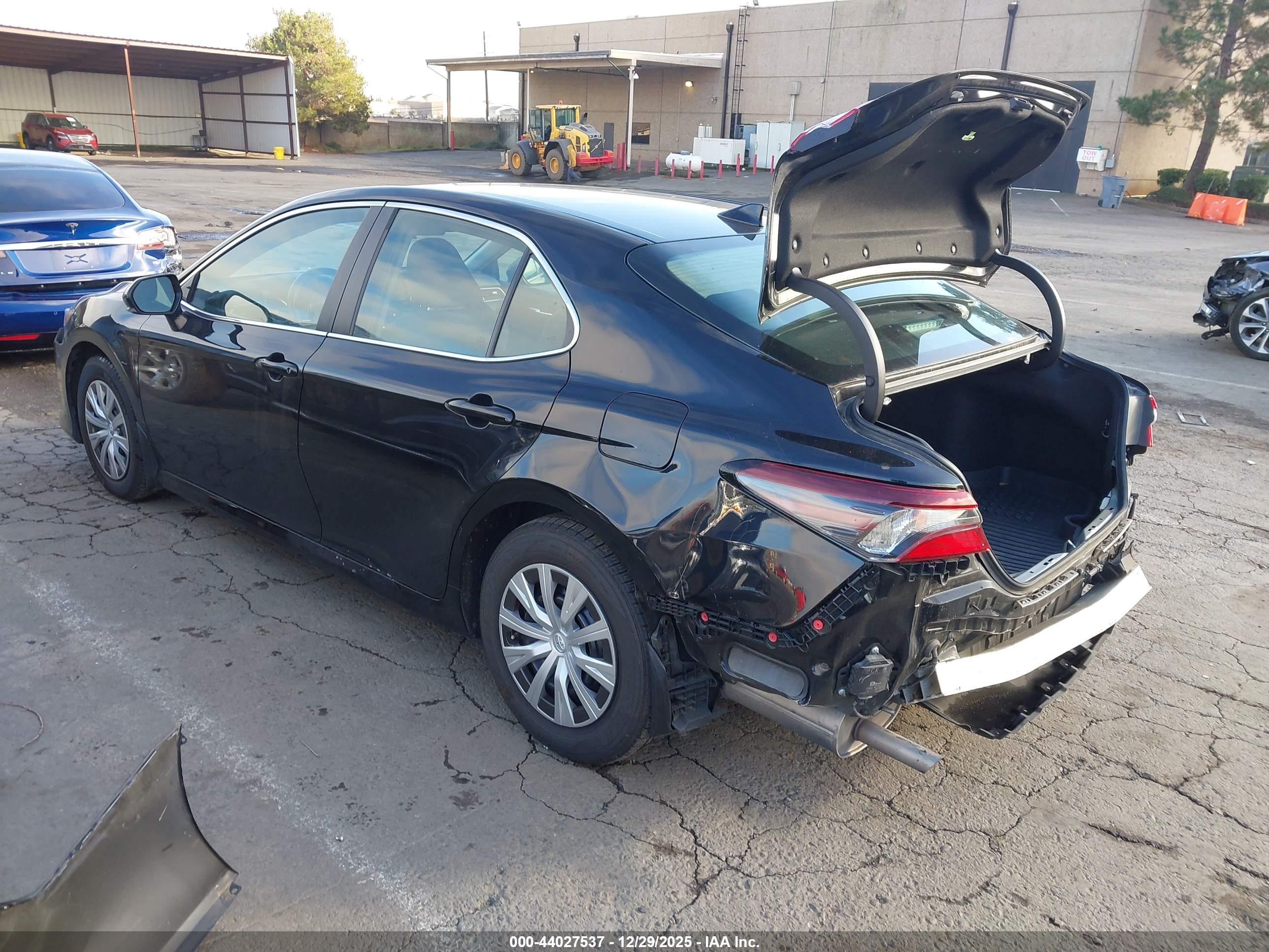 TOYOTA CAMRY image 3