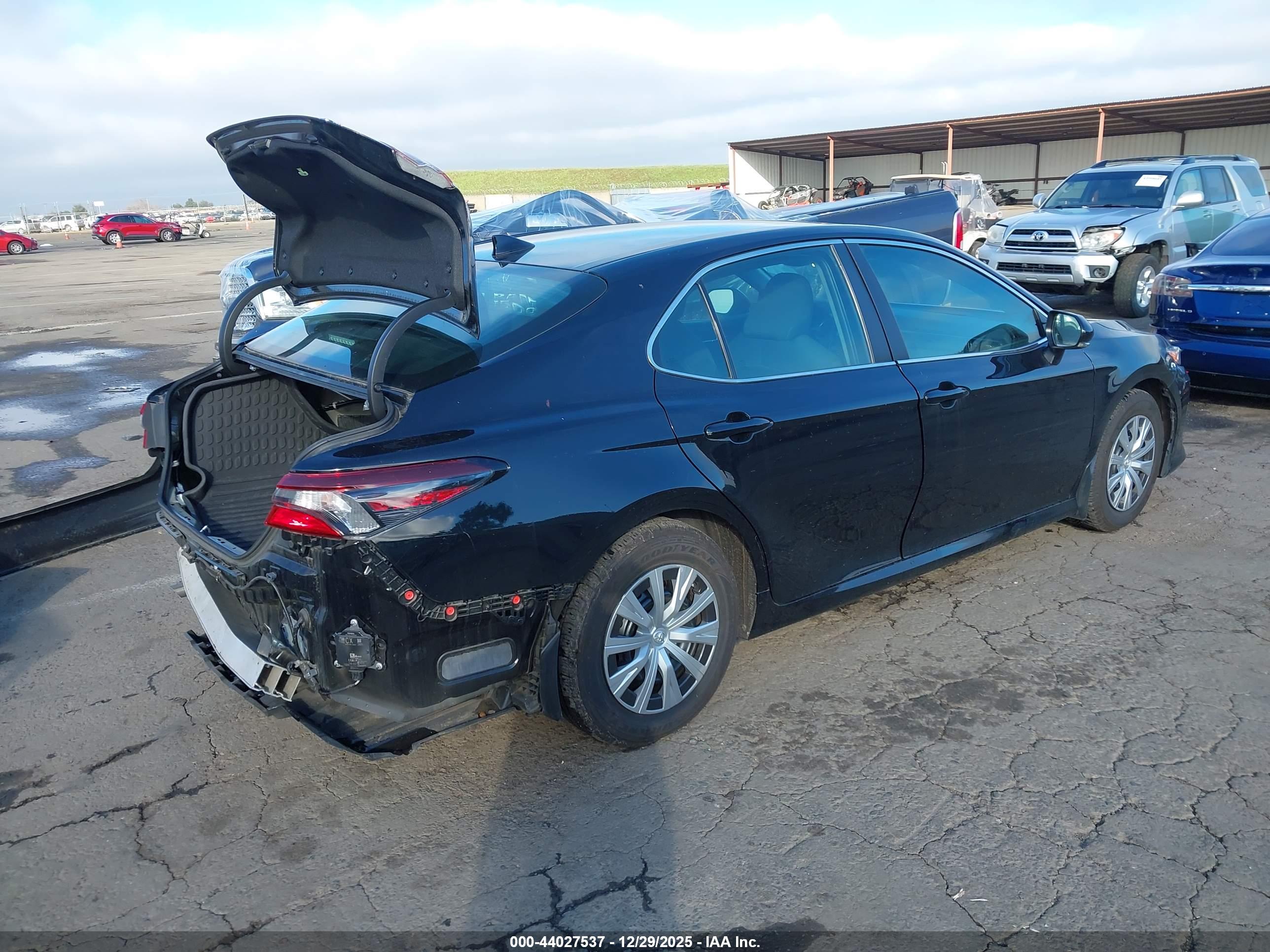 TOYOTA CAMRY image 4