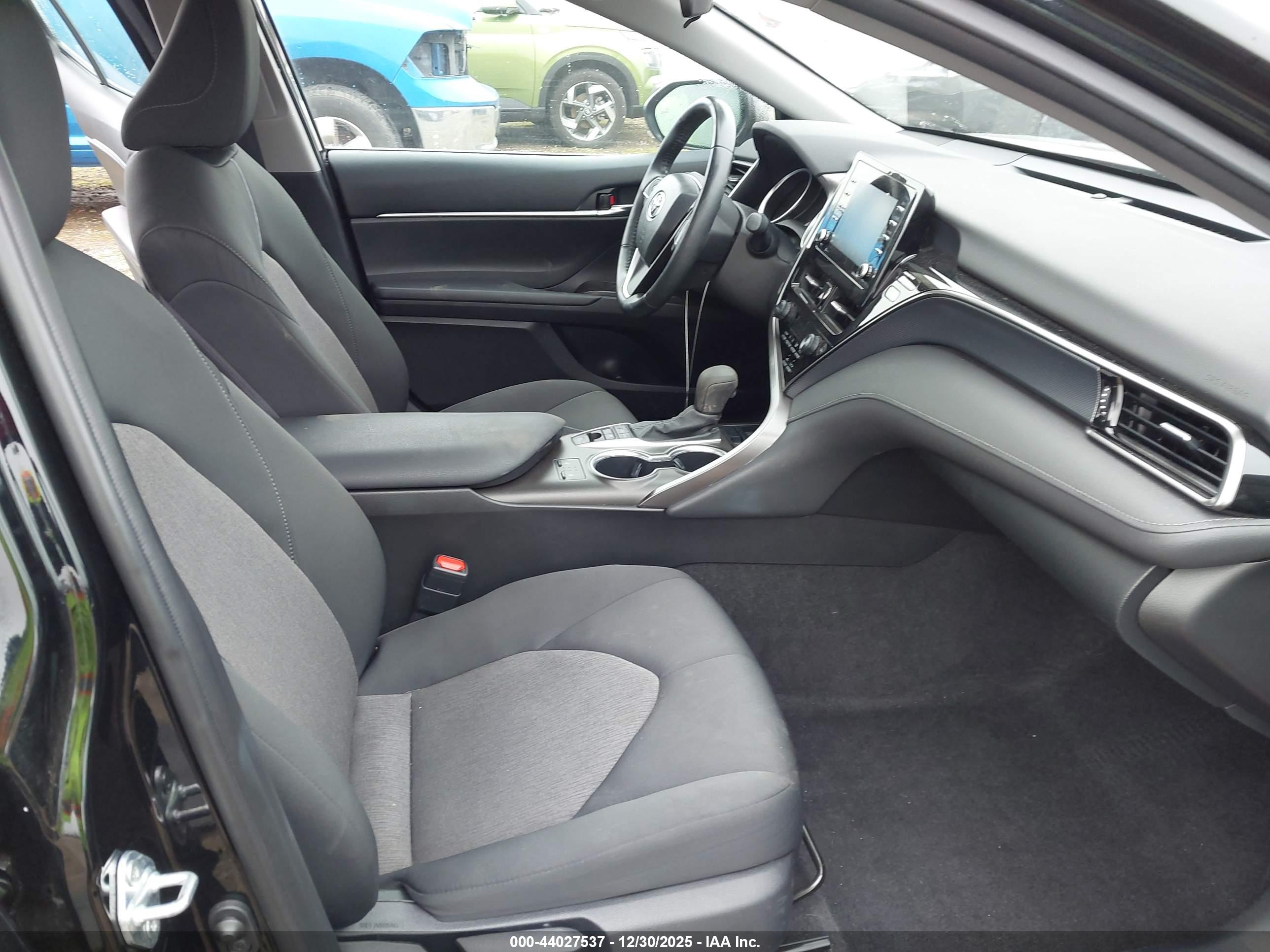 TOYOTA CAMRY image 5