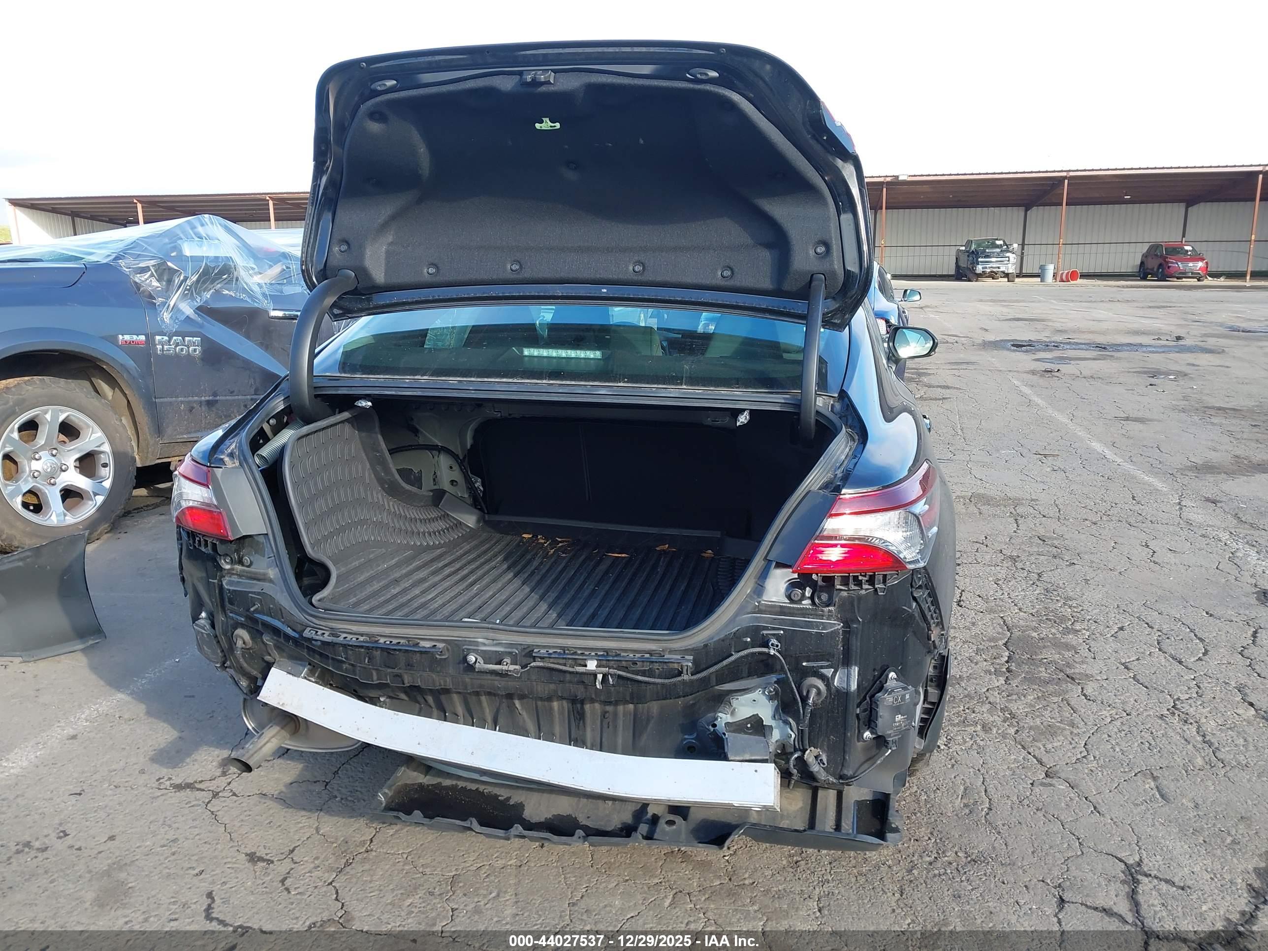 TOYOTA CAMRY image 6
