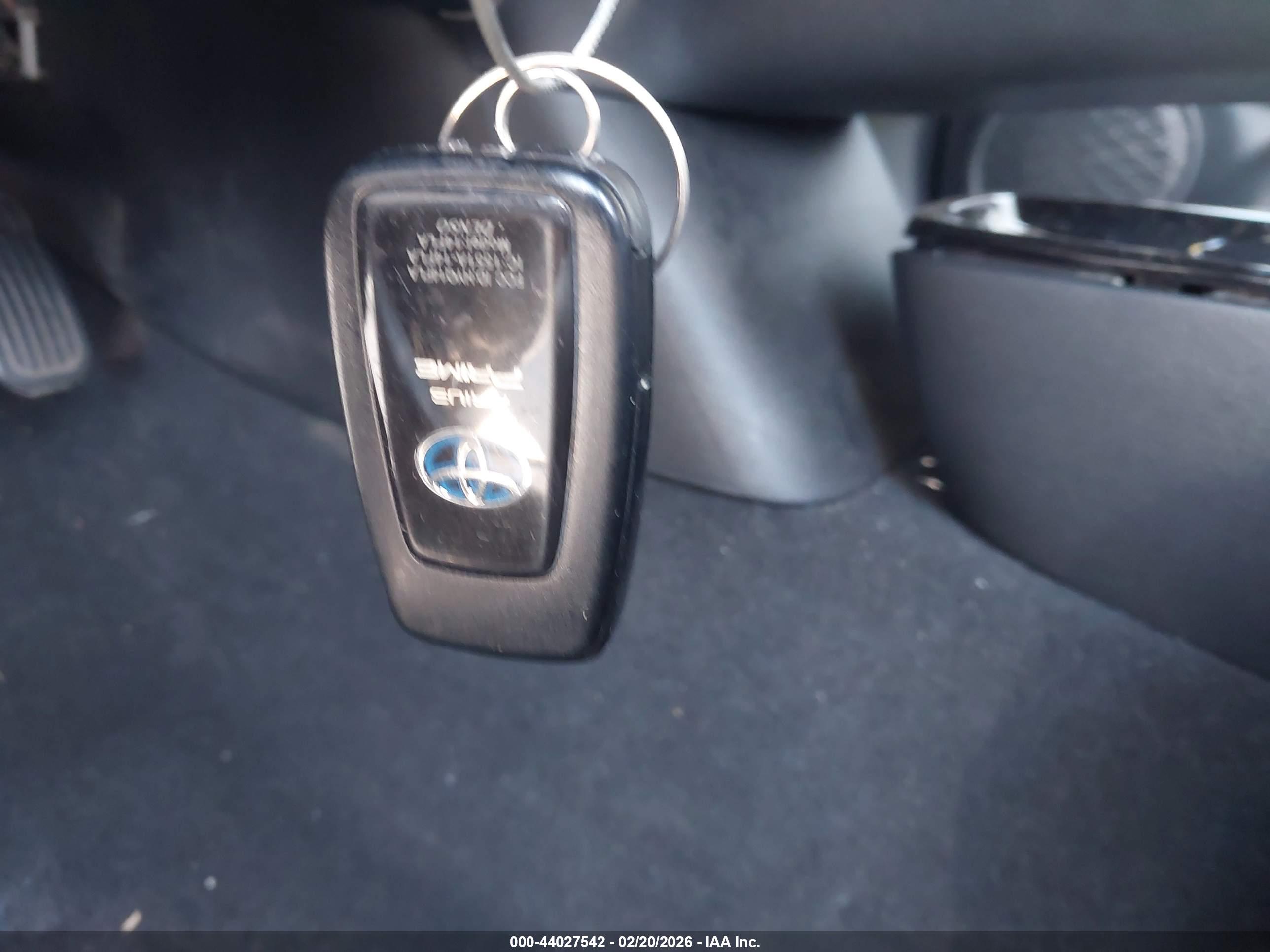 TOYOTA PRIUS image 11