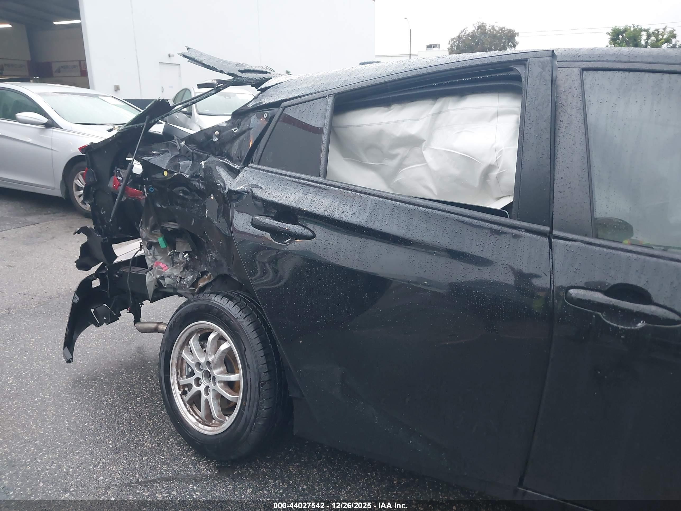 TOYOTA PRIUS image 6