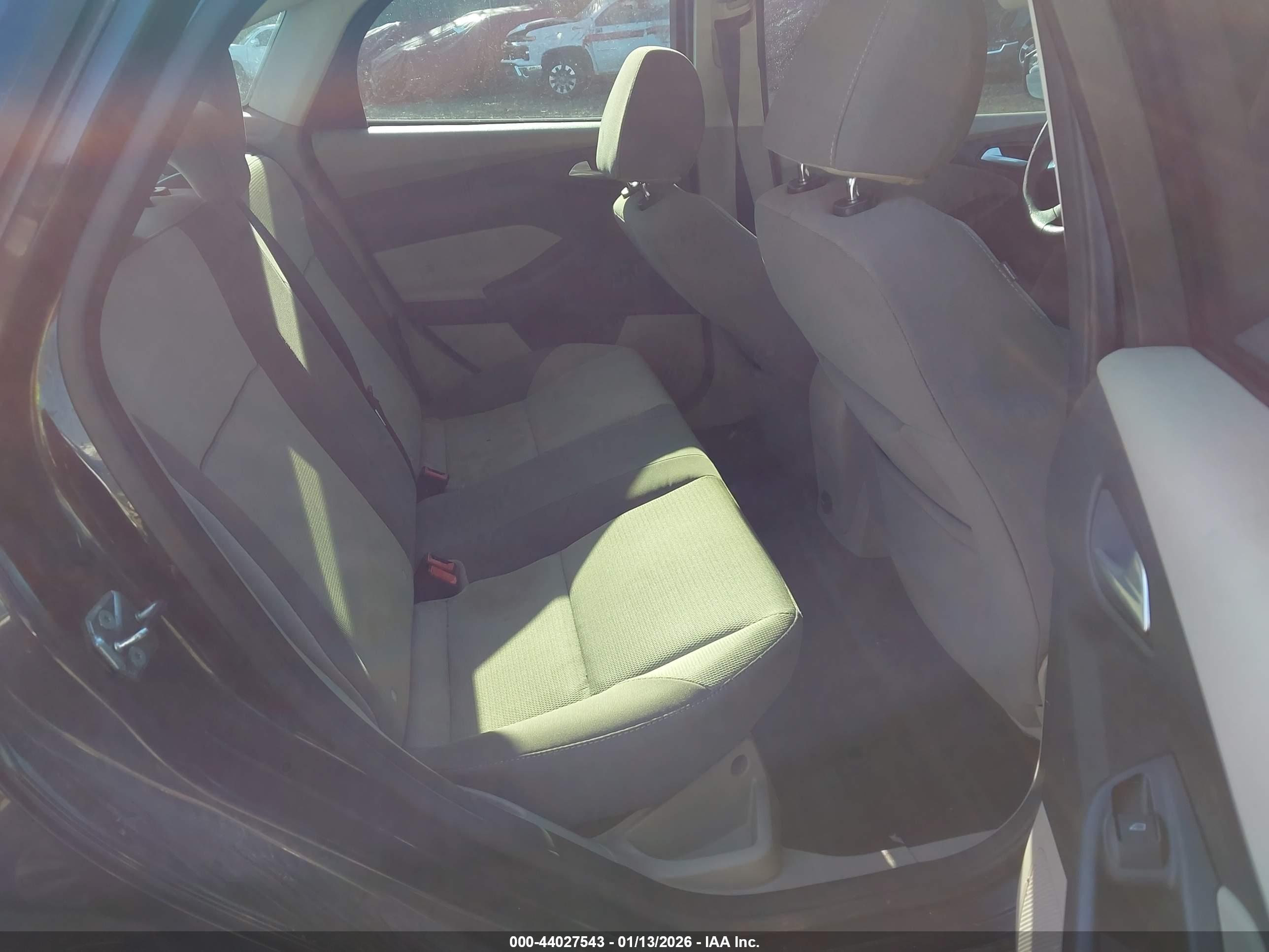 FORD FOCUS image 8