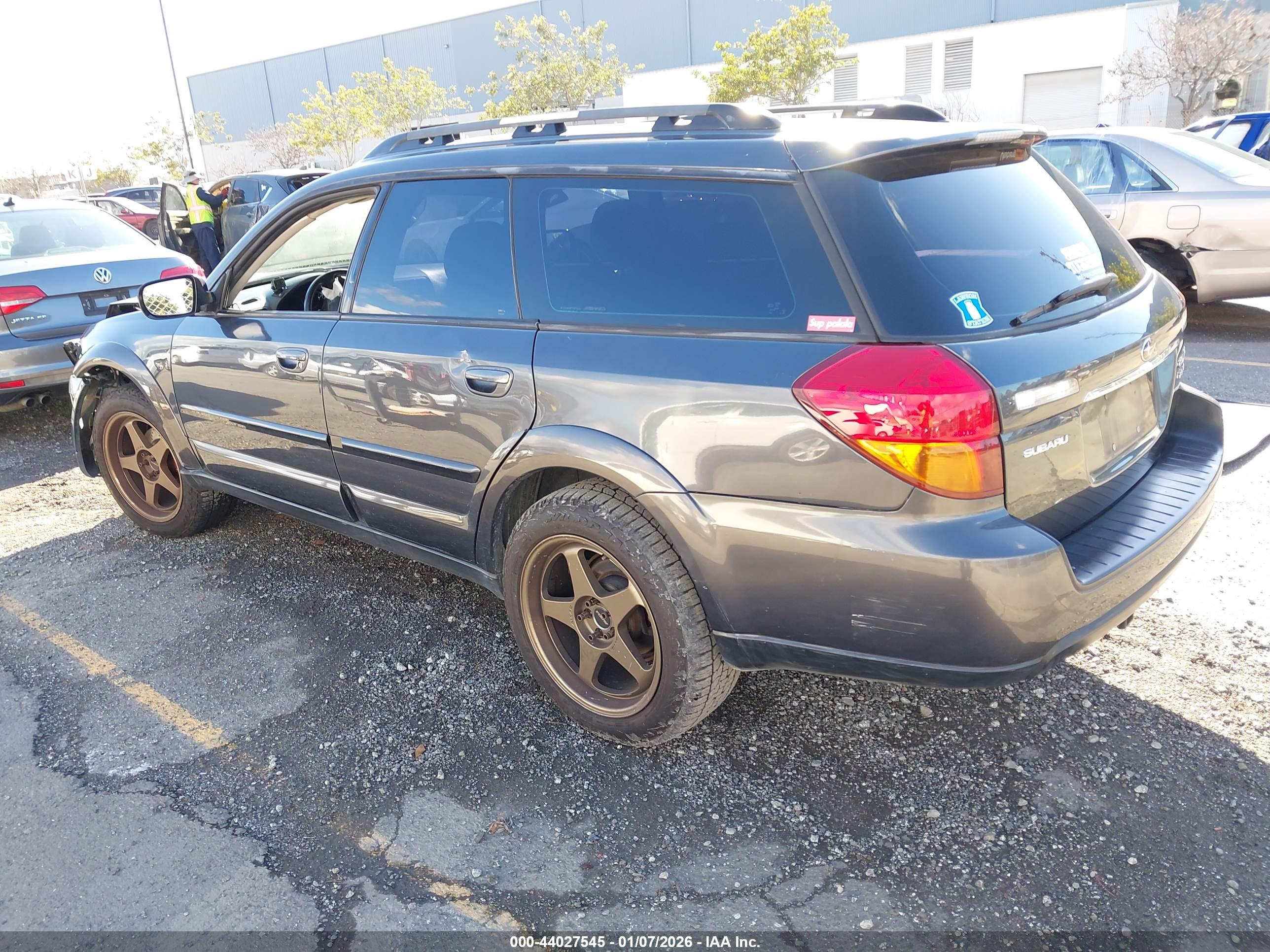 SUBARU OUTBACK image 3