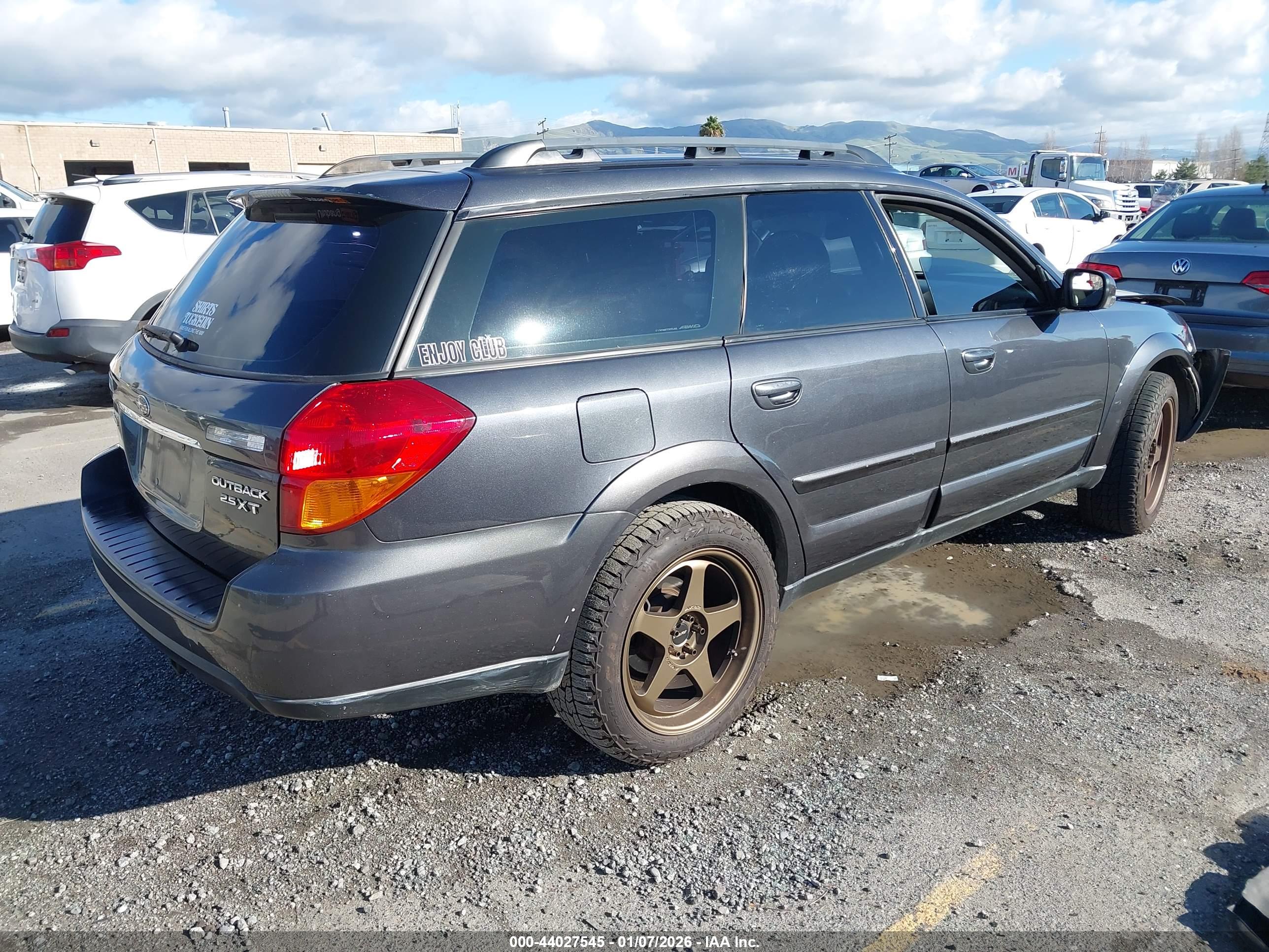 SUBARU OUTBACK image 4