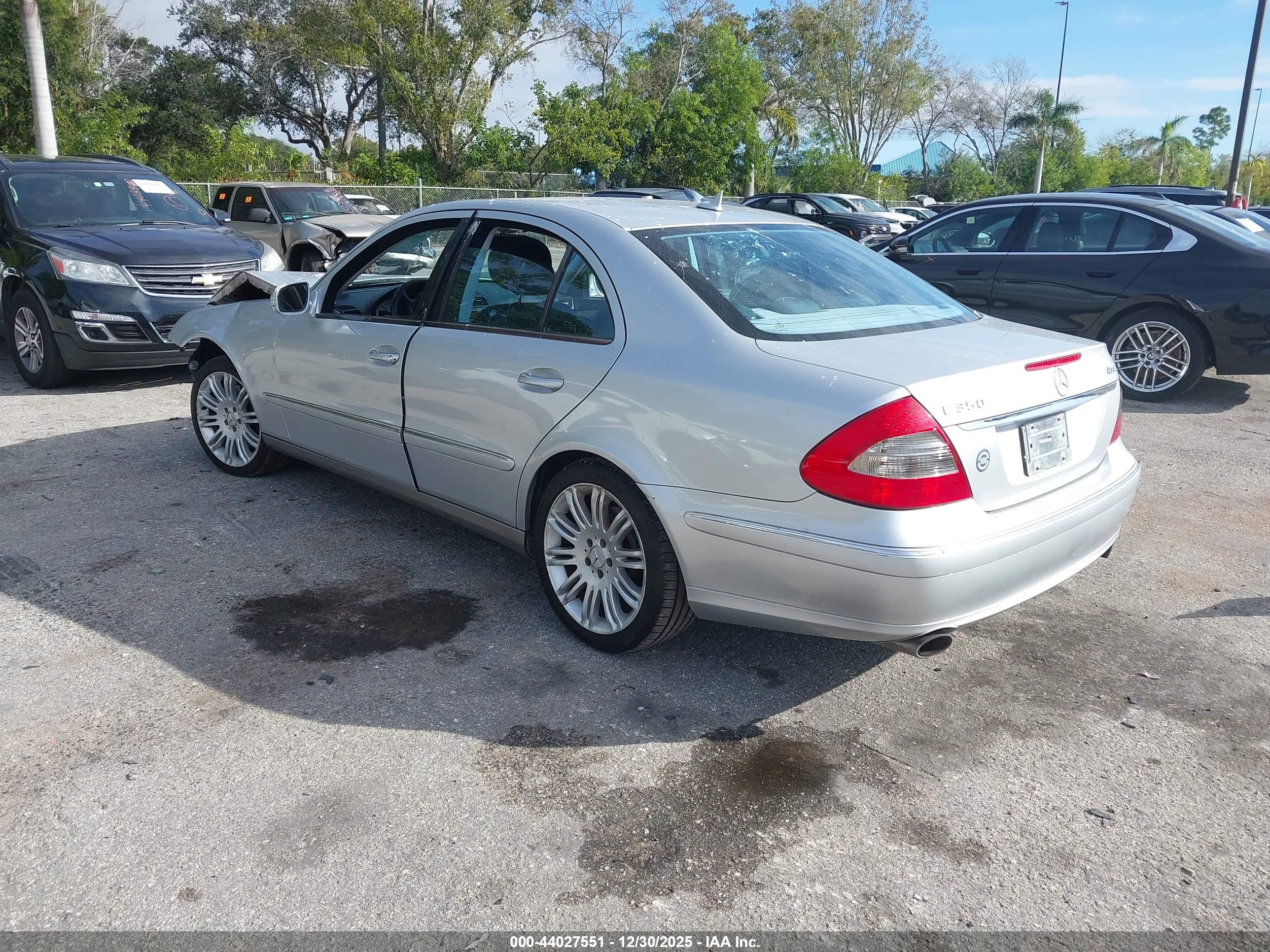 MERCEDES-BENZ E image 3