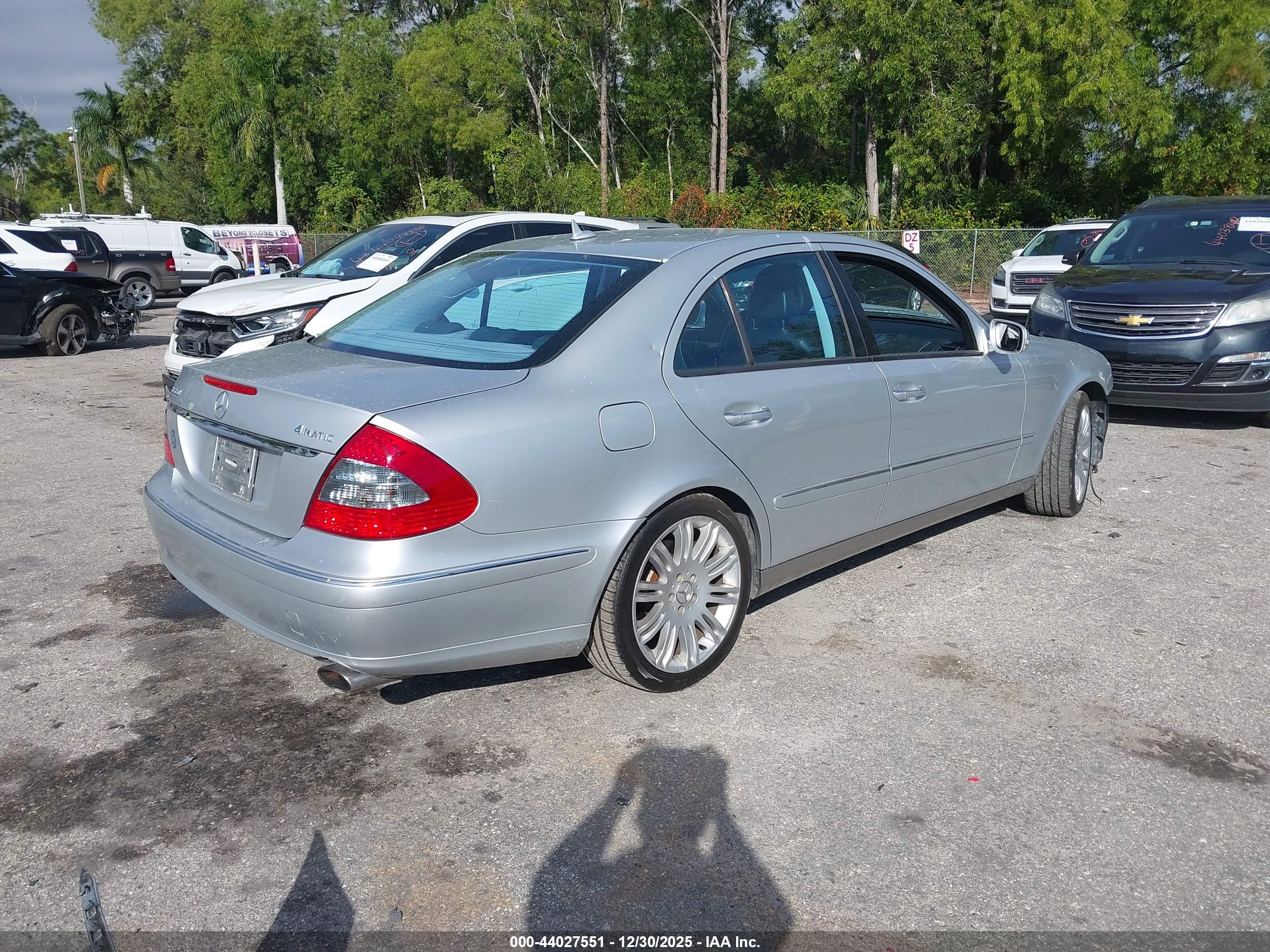 MERCEDES-BENZ E image 4
