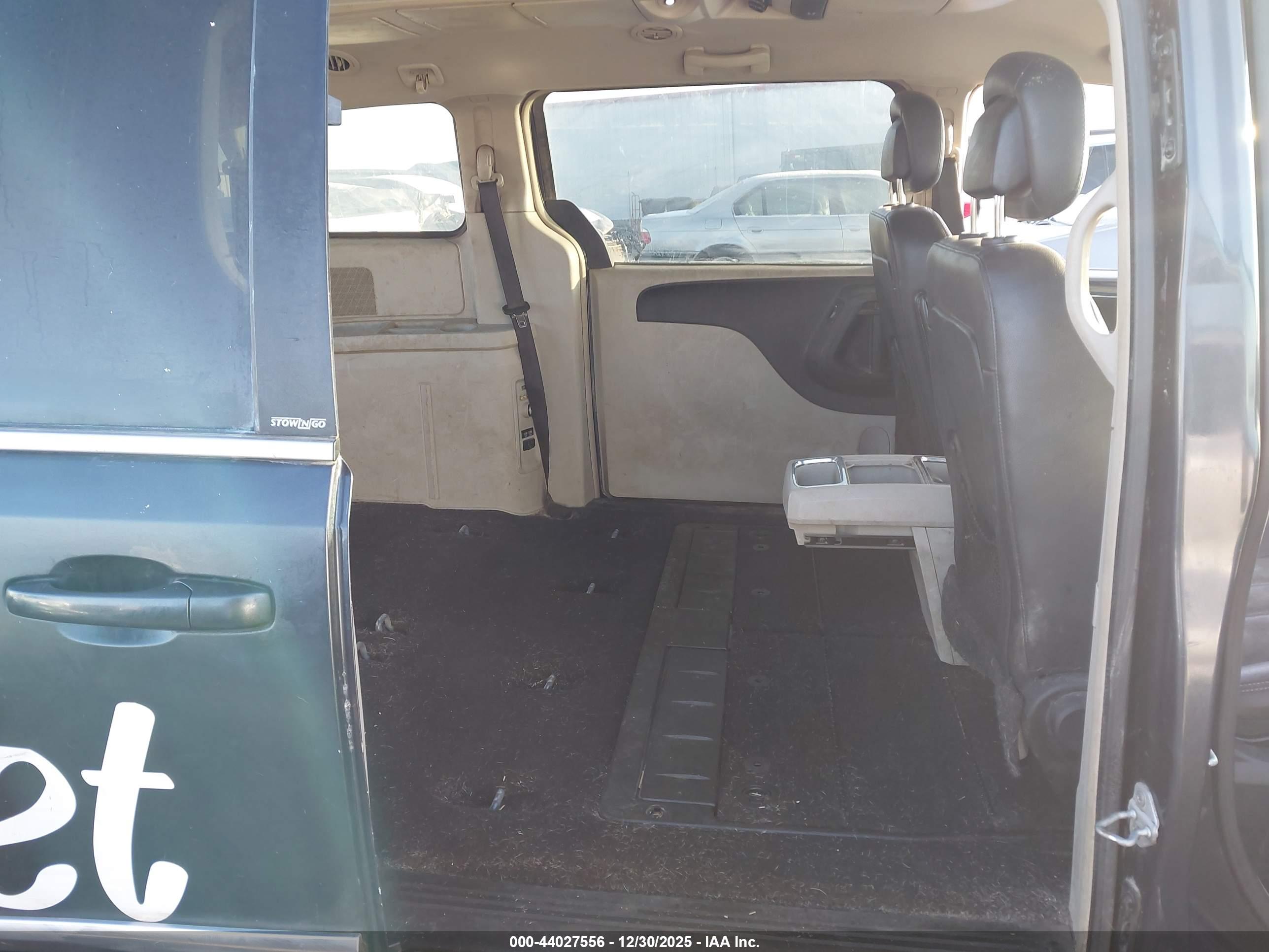 CHRYSLER TOWN image 8