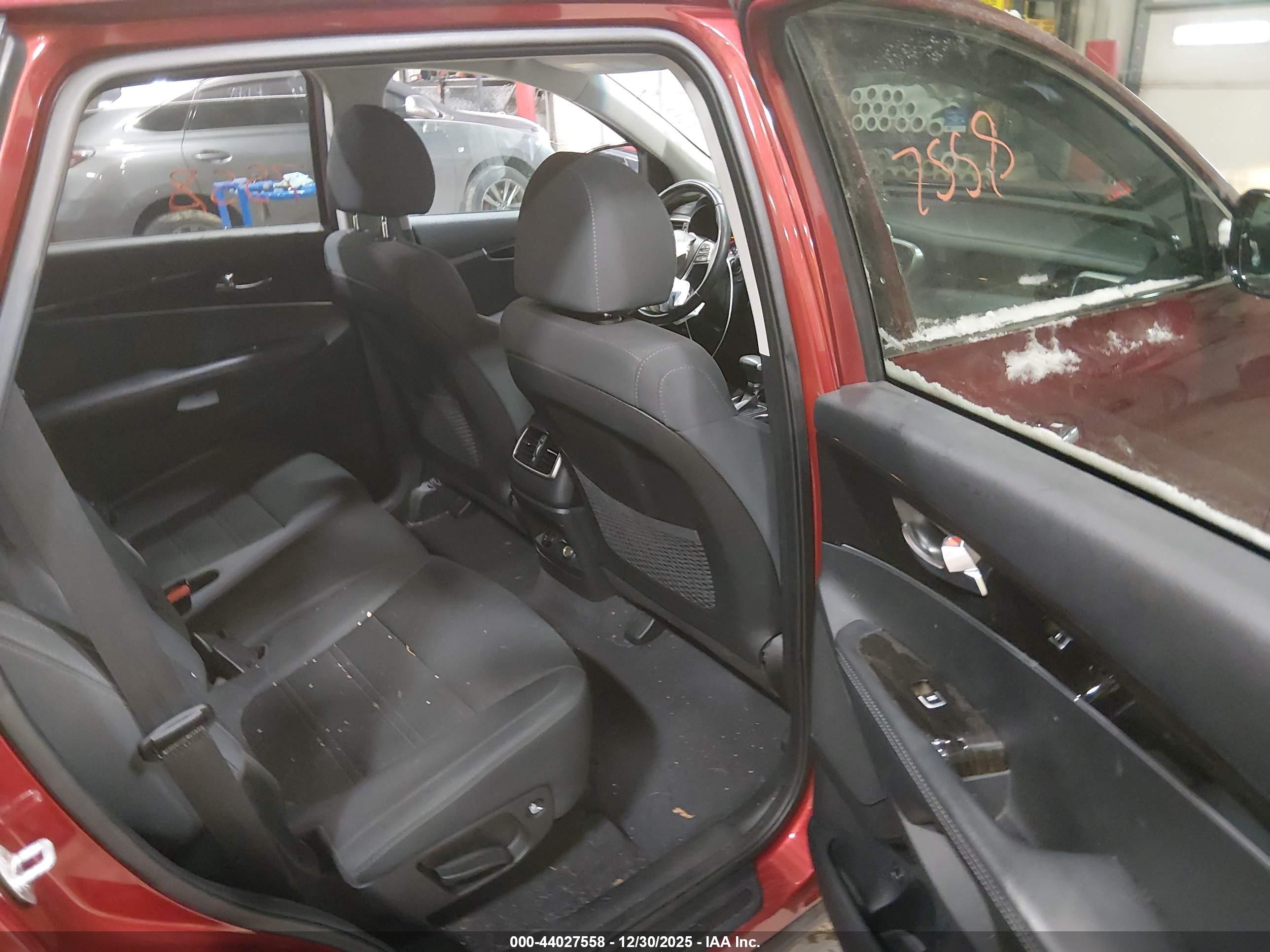 KIA SORENTO image 8