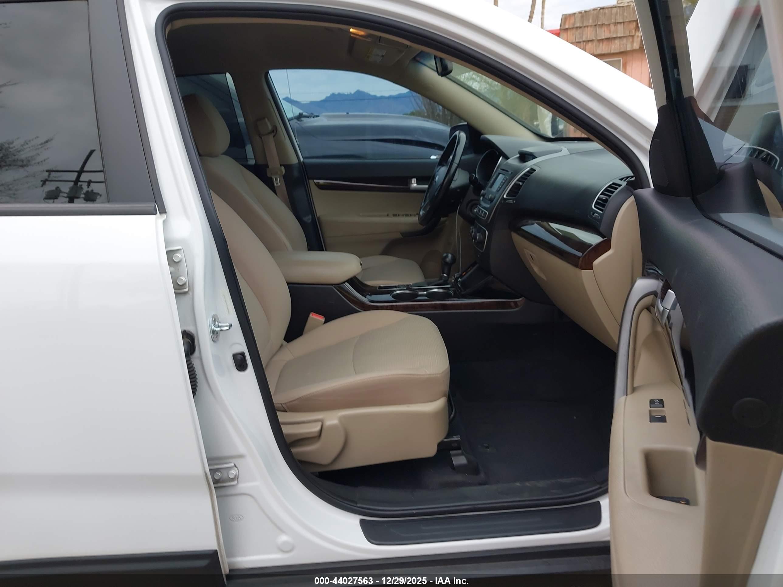 KIA SORENTO image 5