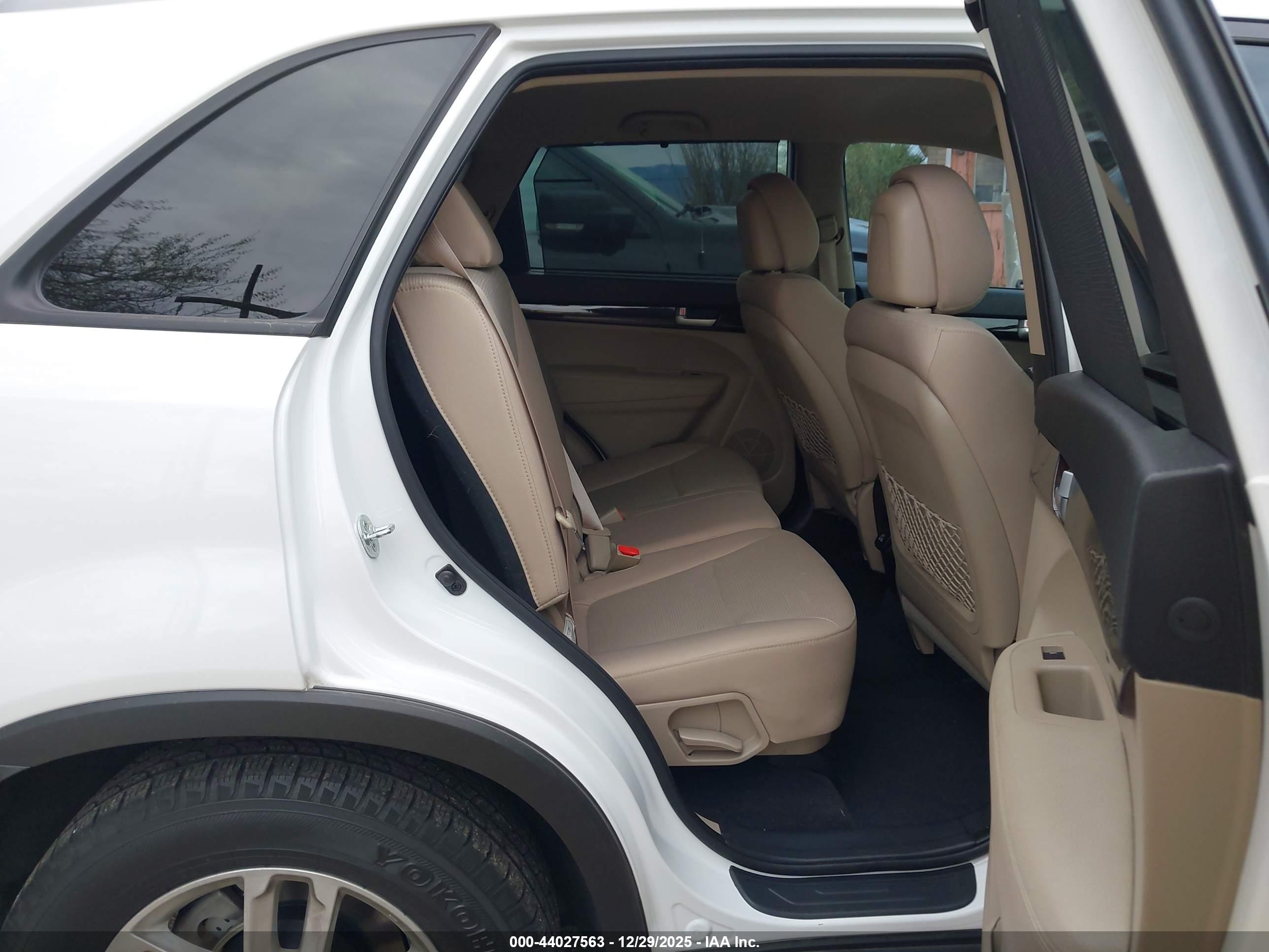 KIA SORENTO image 8