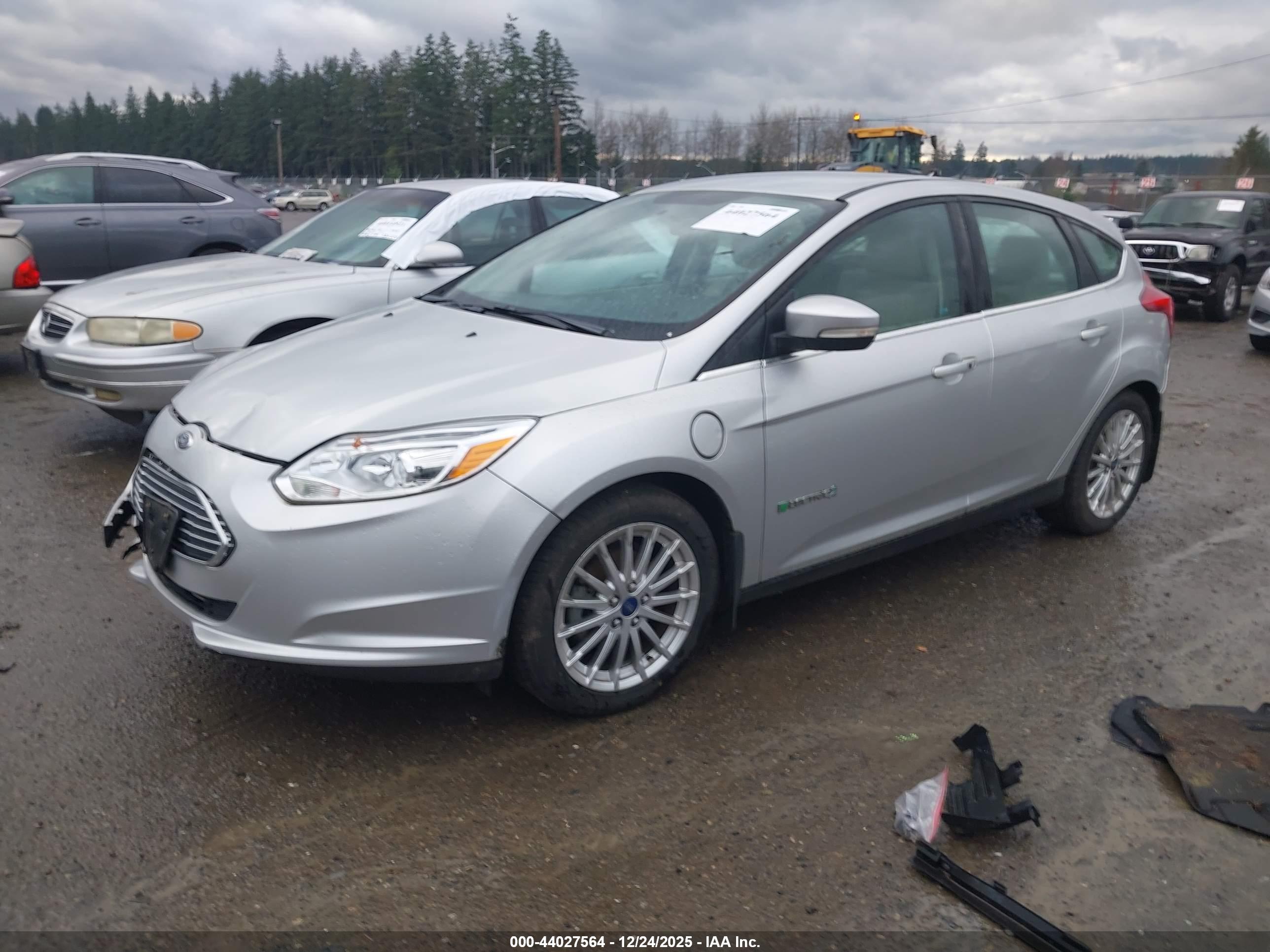 FORD FOCUS image 2