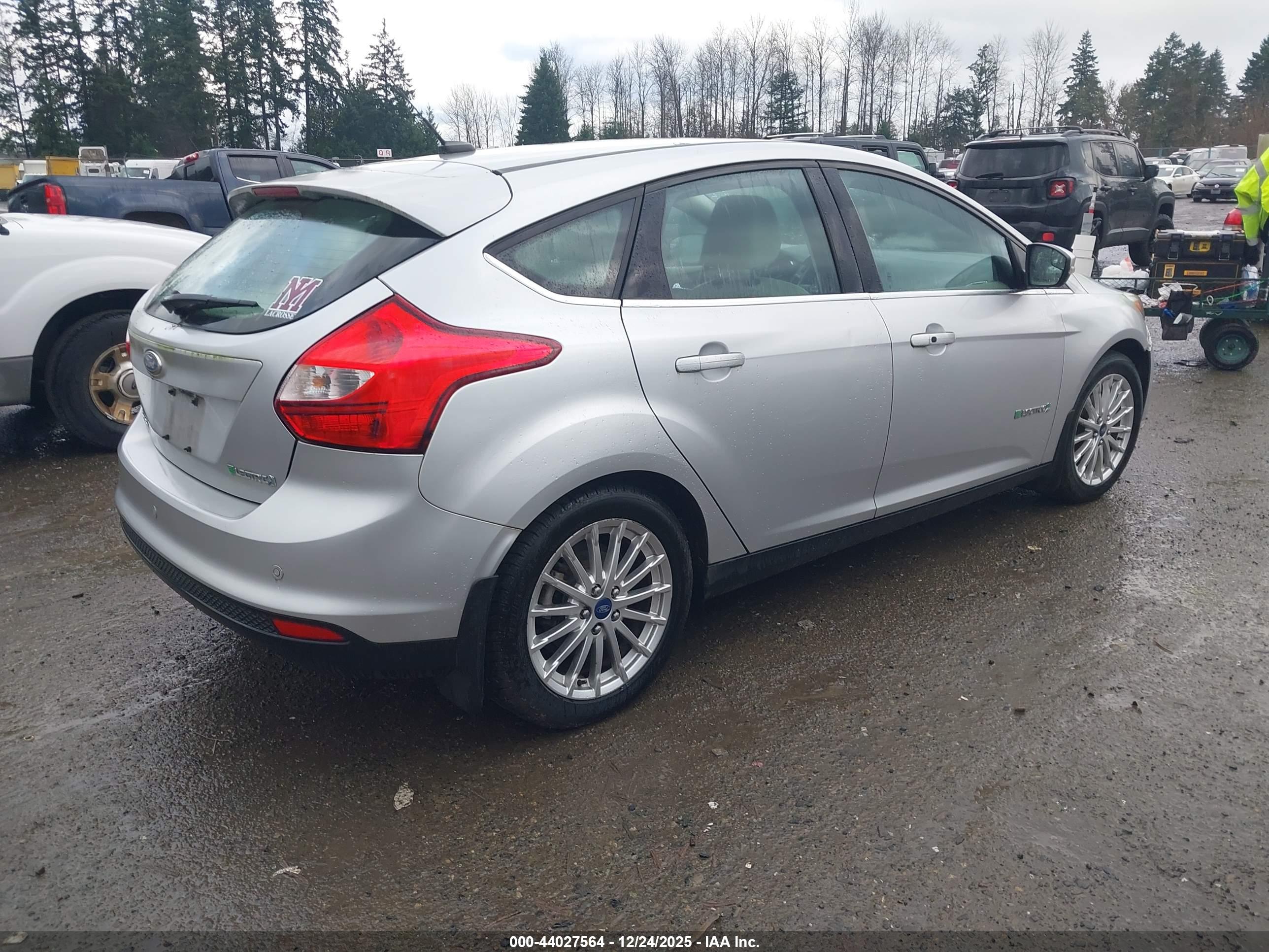 FORD FOCUS image 4