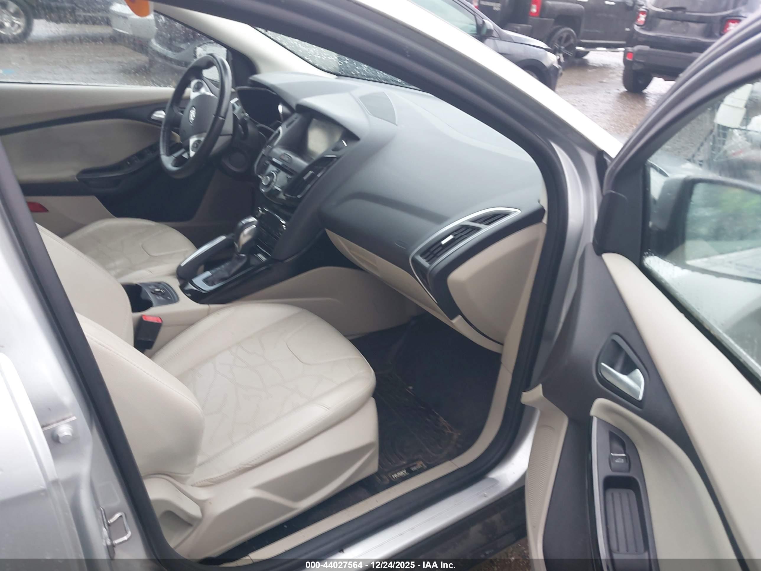 FORD FOCUS image 5