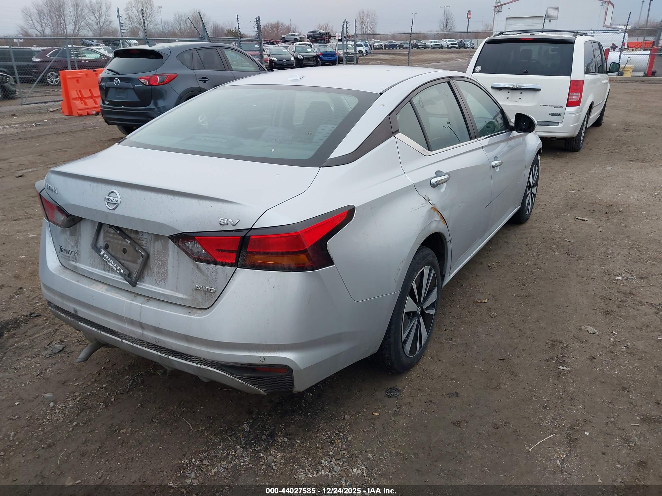 NISSAN ALTIMA image 4