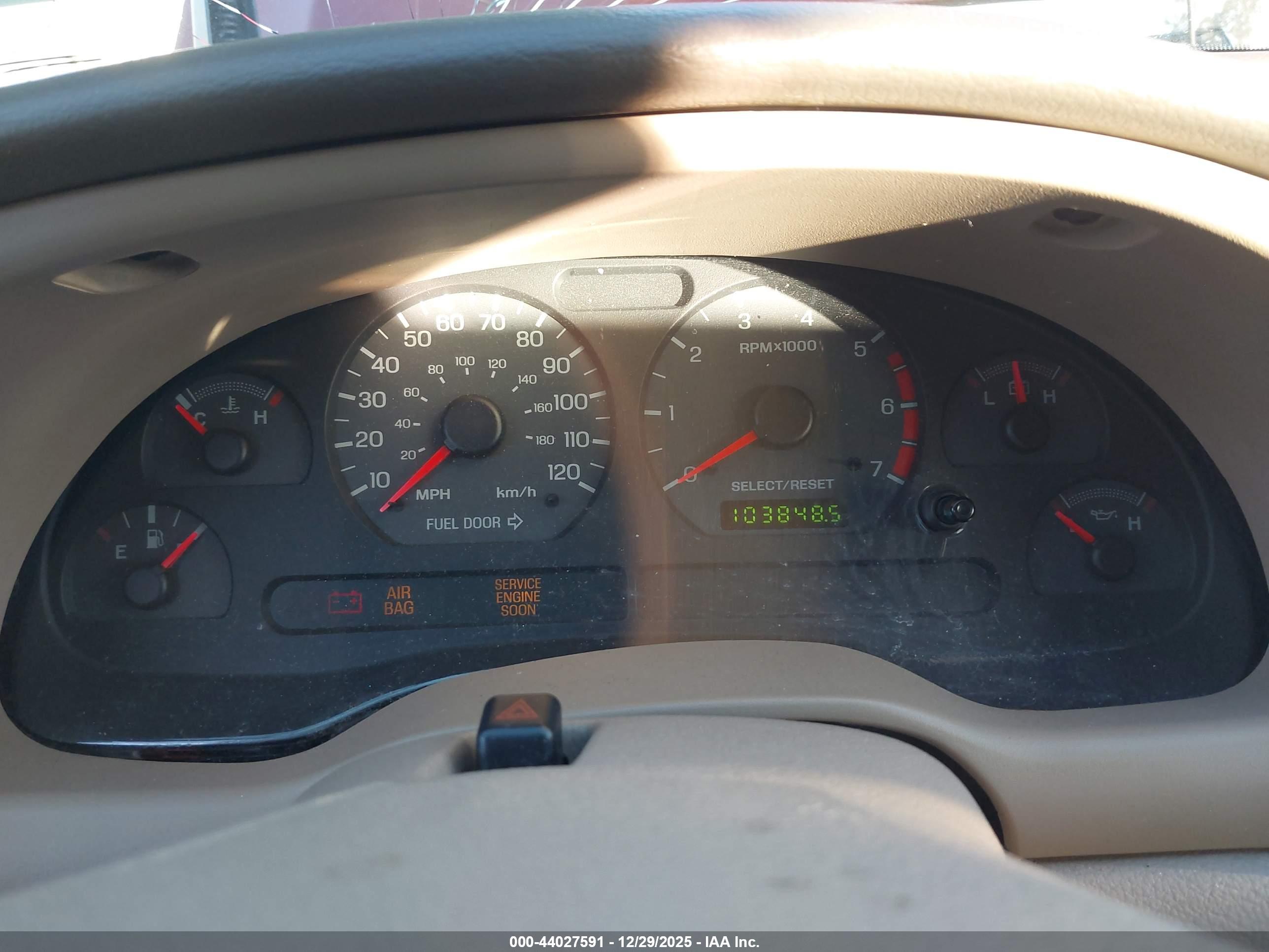 FORD MUSTANG image 7