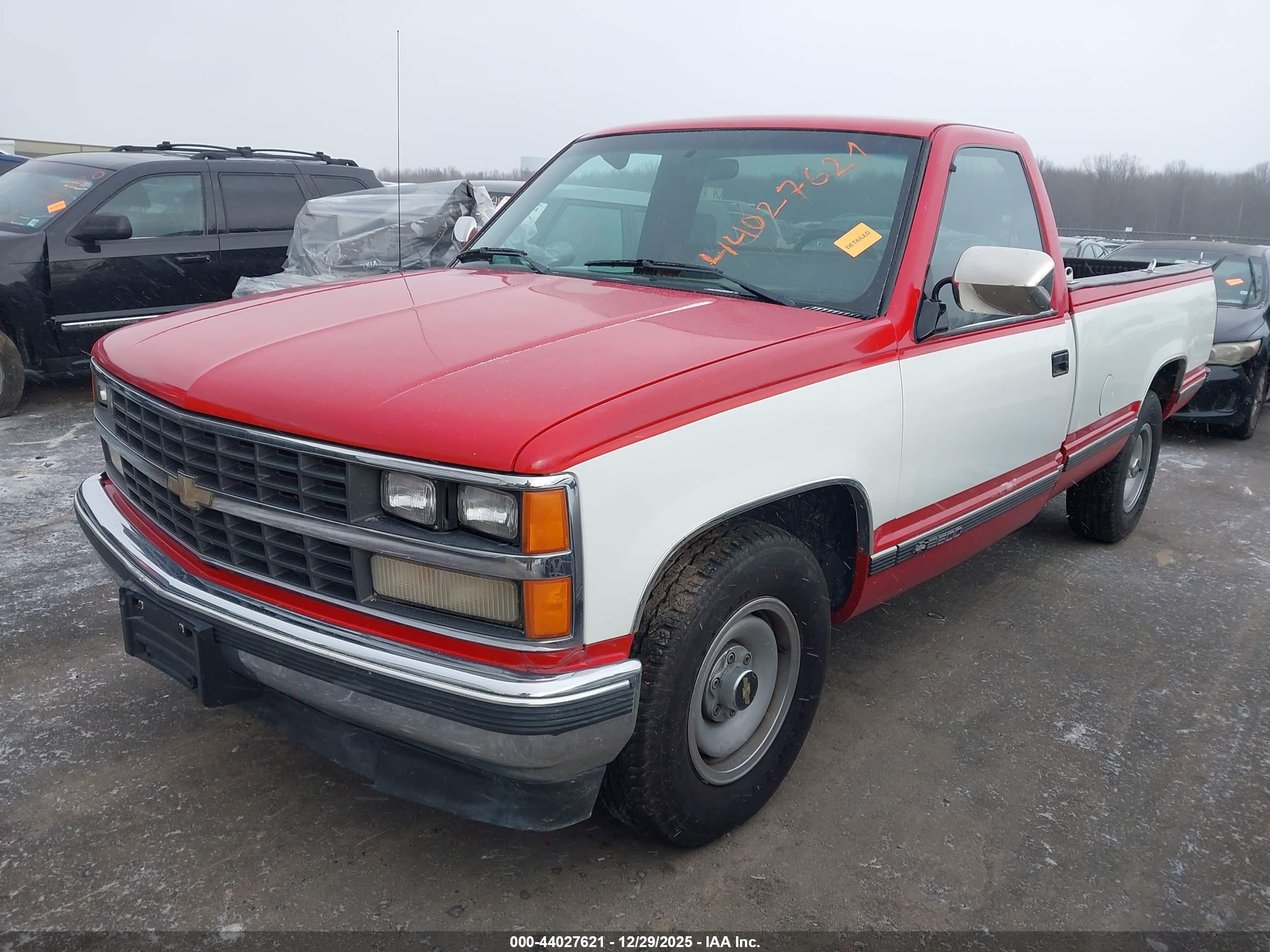 CHEVROLET GMT-400 image 2