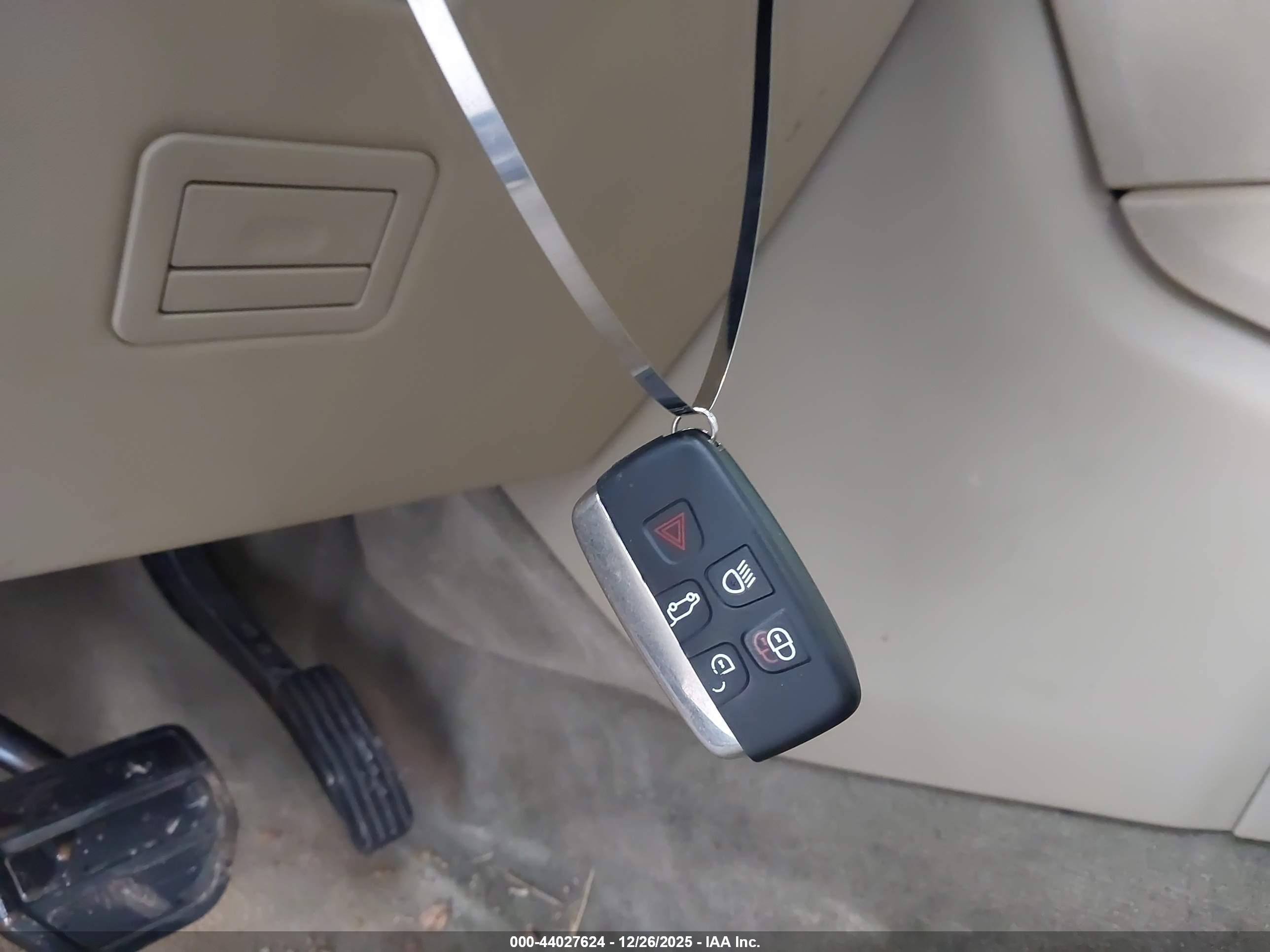 LAND ROVER image 11