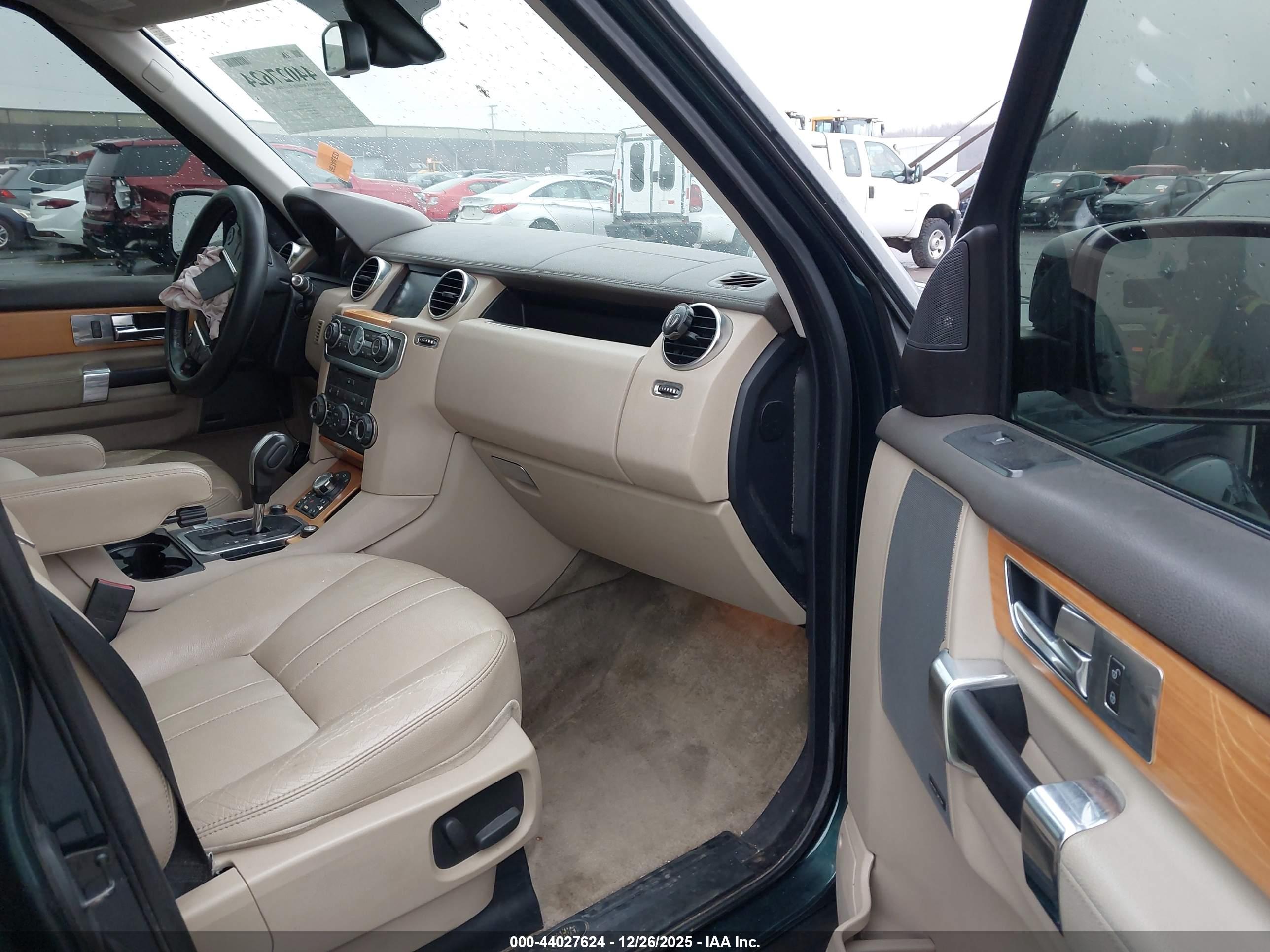 LAND ROVER image 5