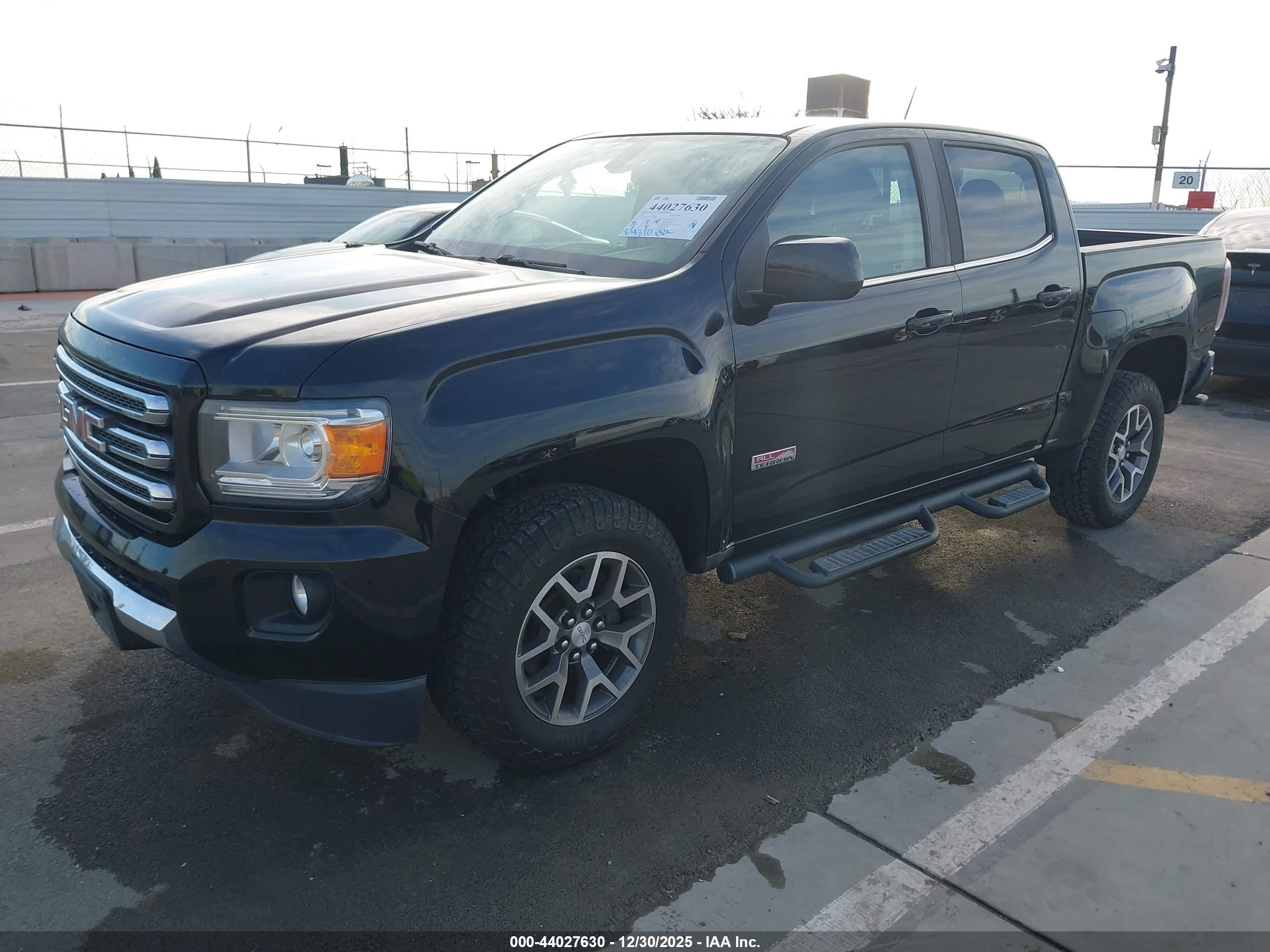 GMC CANYON image 2
