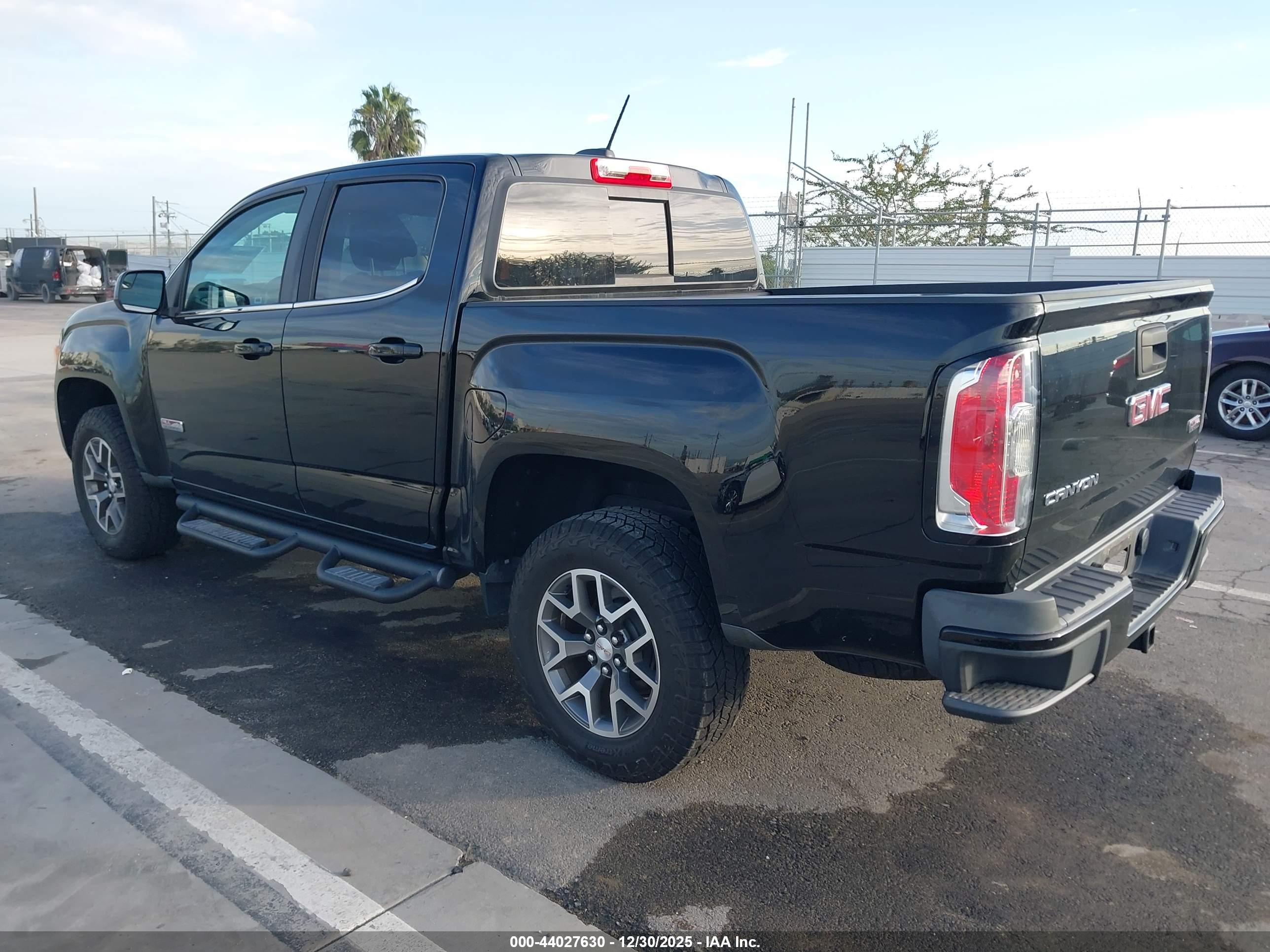 GMC CANYON image 3